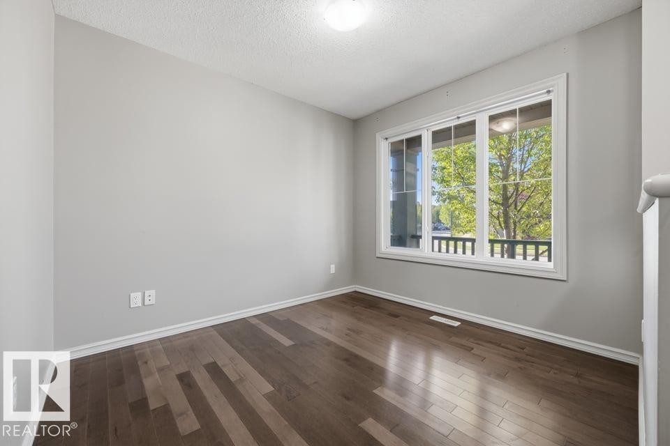 1526 35B Av Nw, Edmonton, AB