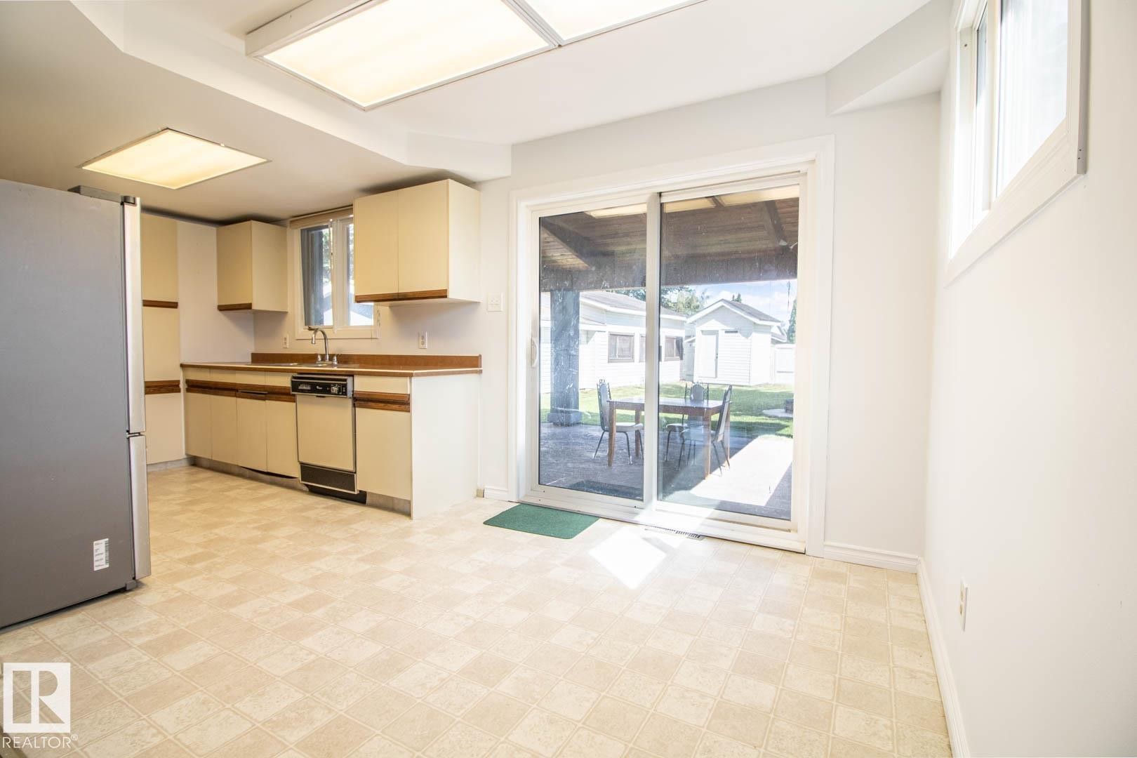 6804 102A Avenue Nw, Edmonton, AB