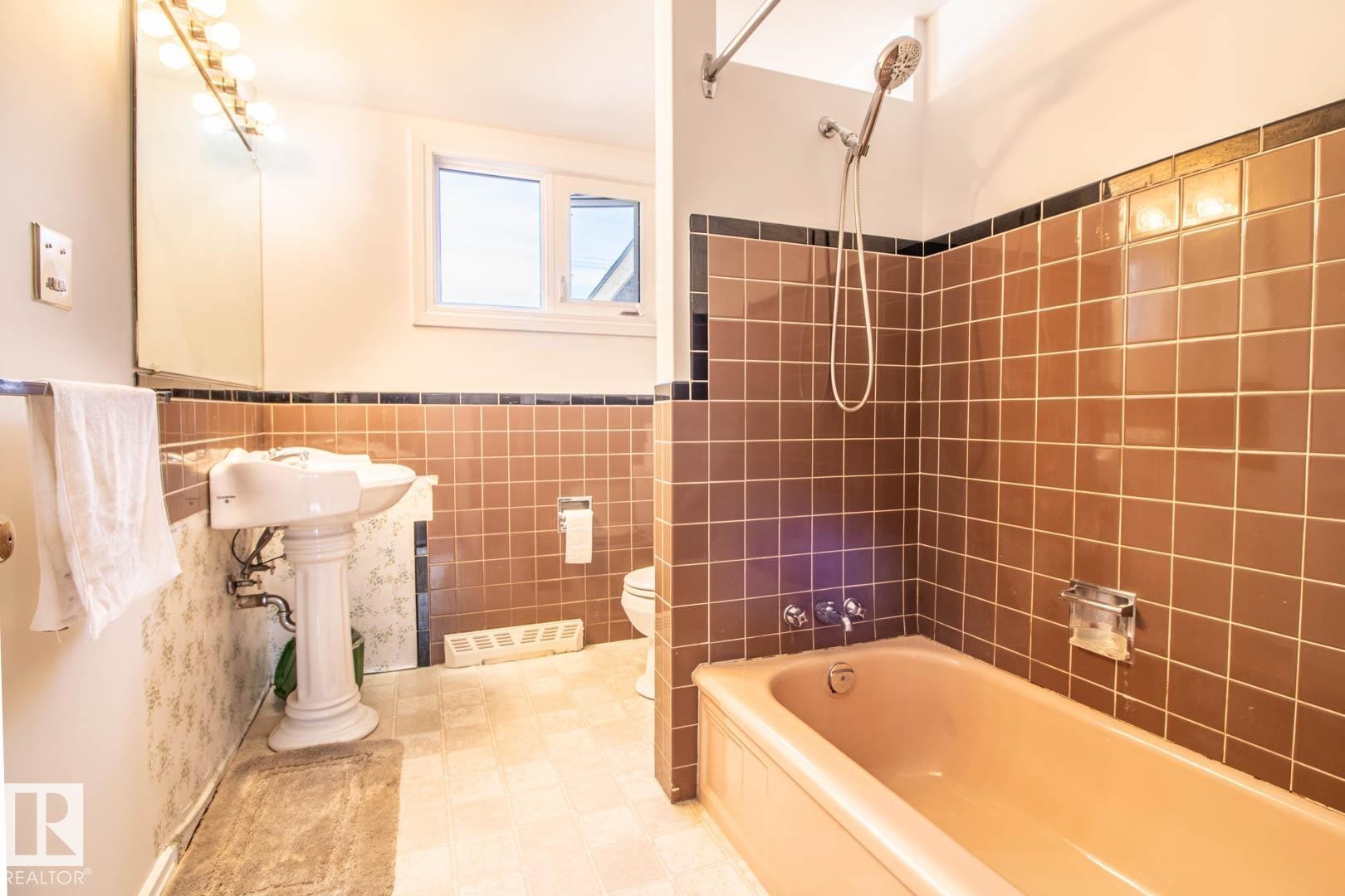 6804 102A Avenue Nw, Edmonton, AB