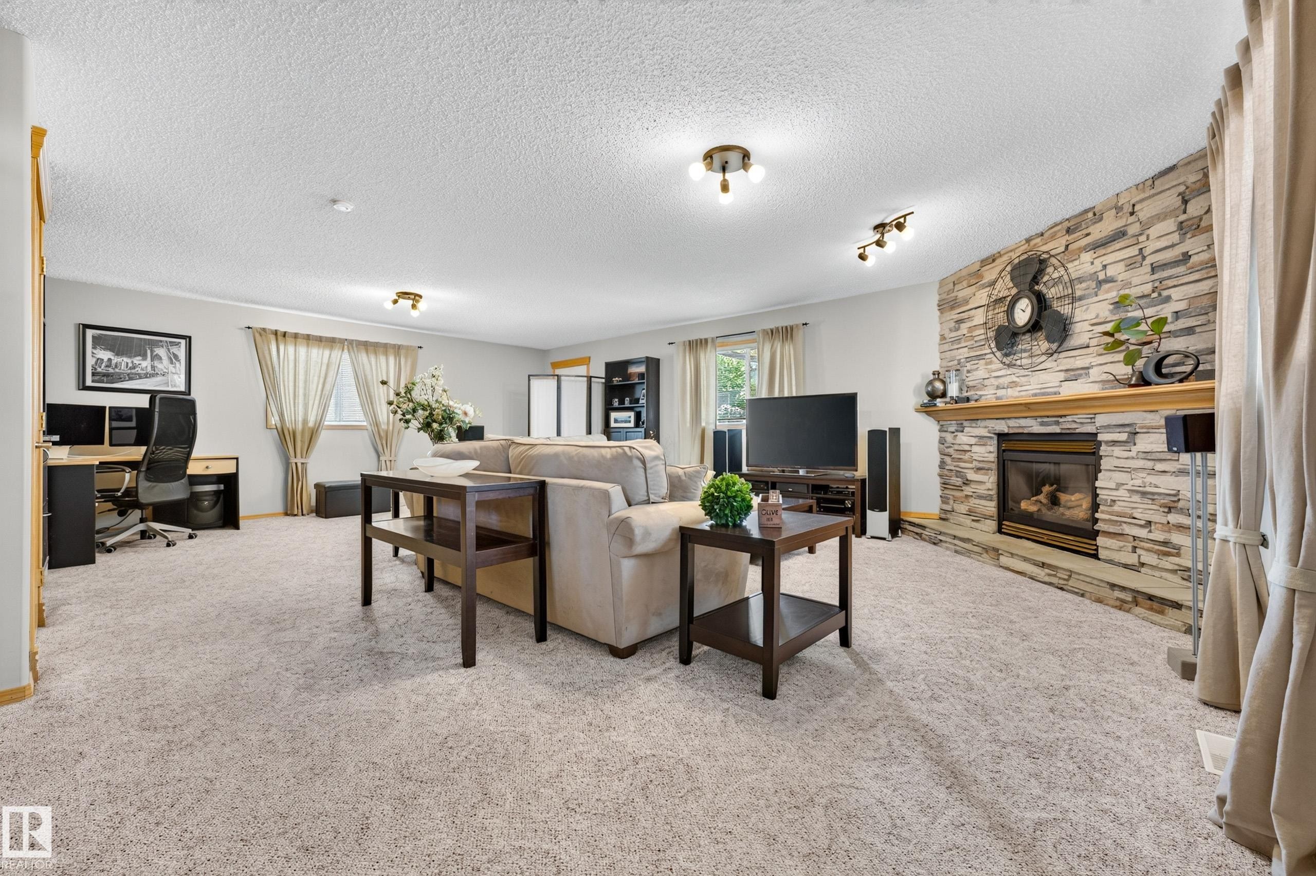 8329 171A Avenue Nw, Edmonton, AB