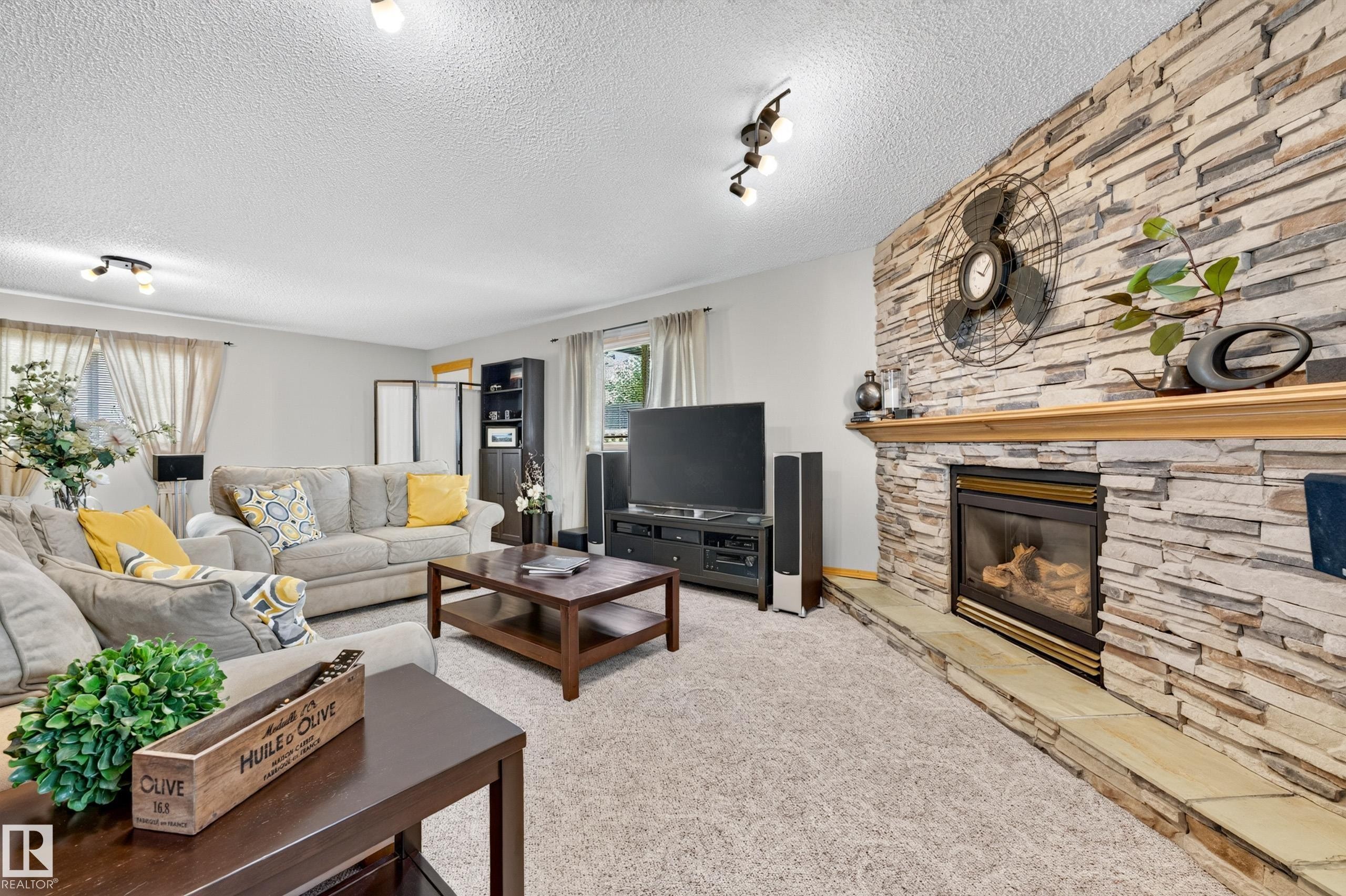 8329 171A Avenue Nw, Edmonton, AB