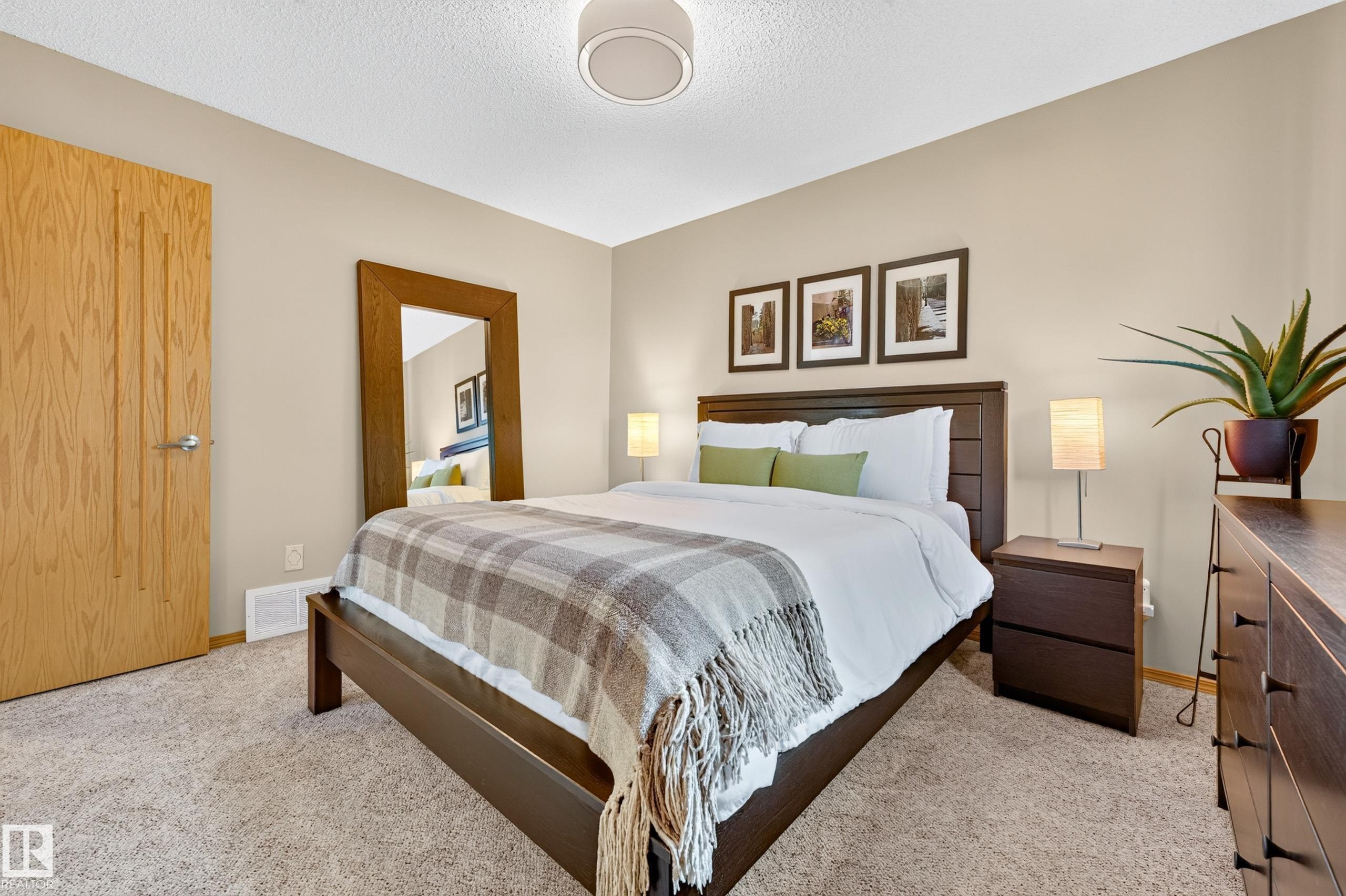 8329 171A Avenue Nw, Edmonton, AB