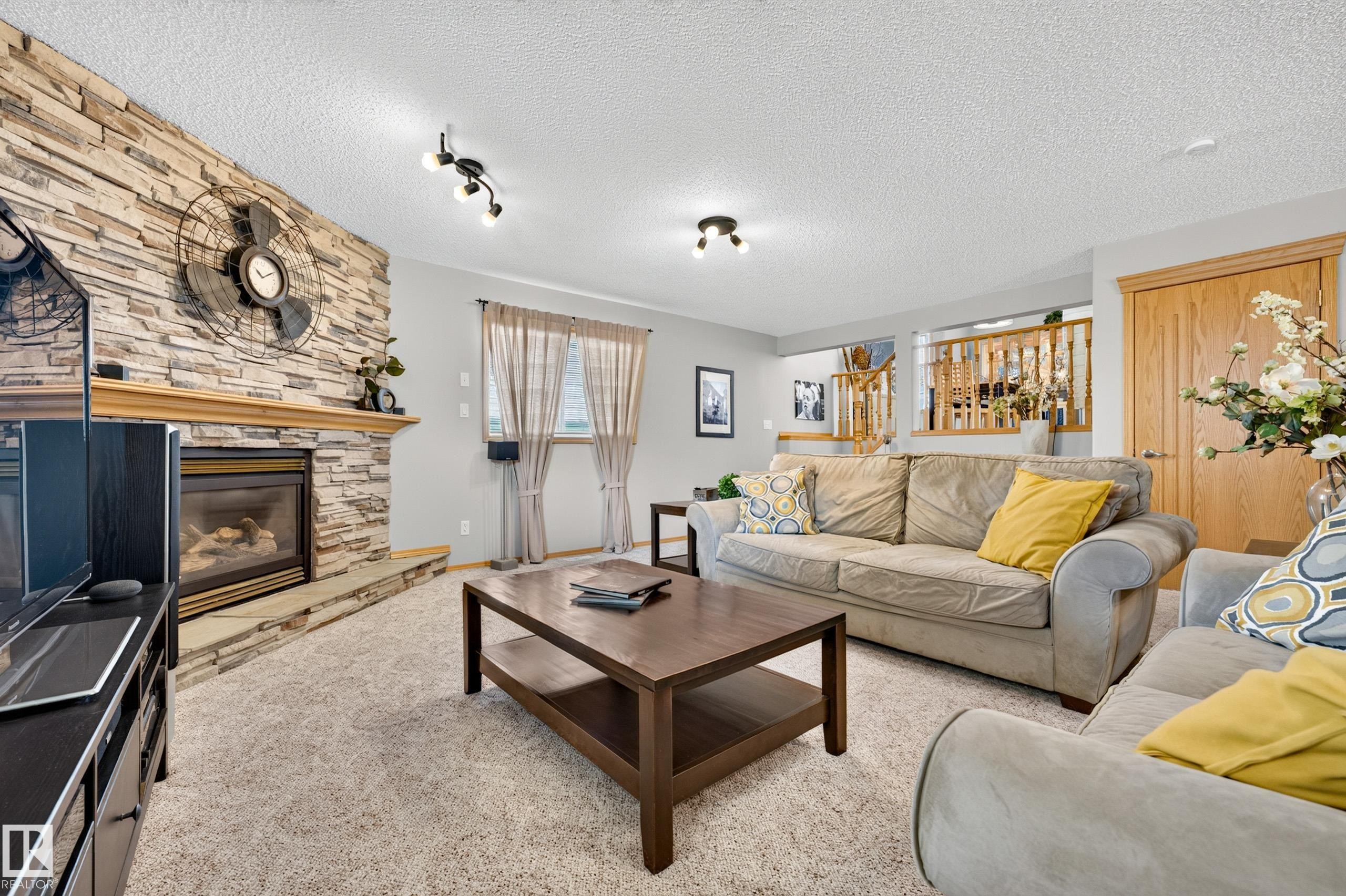 8329 171A Avenue Nw, Edmonton, AB