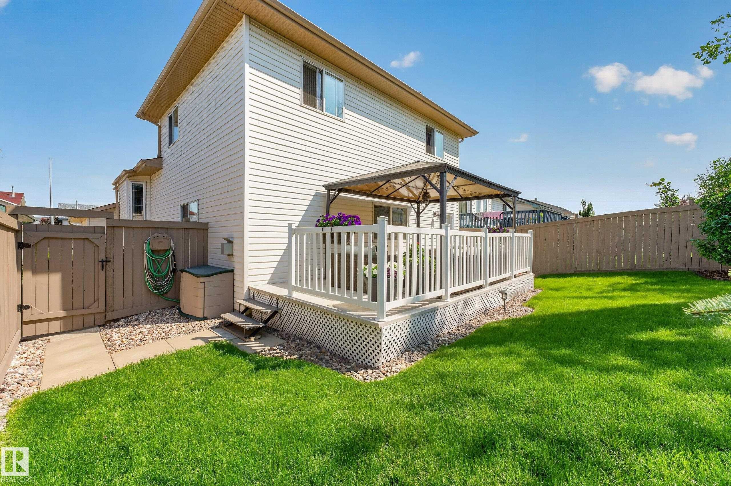 8329 171A Avenue Nw, Edmonton, AB