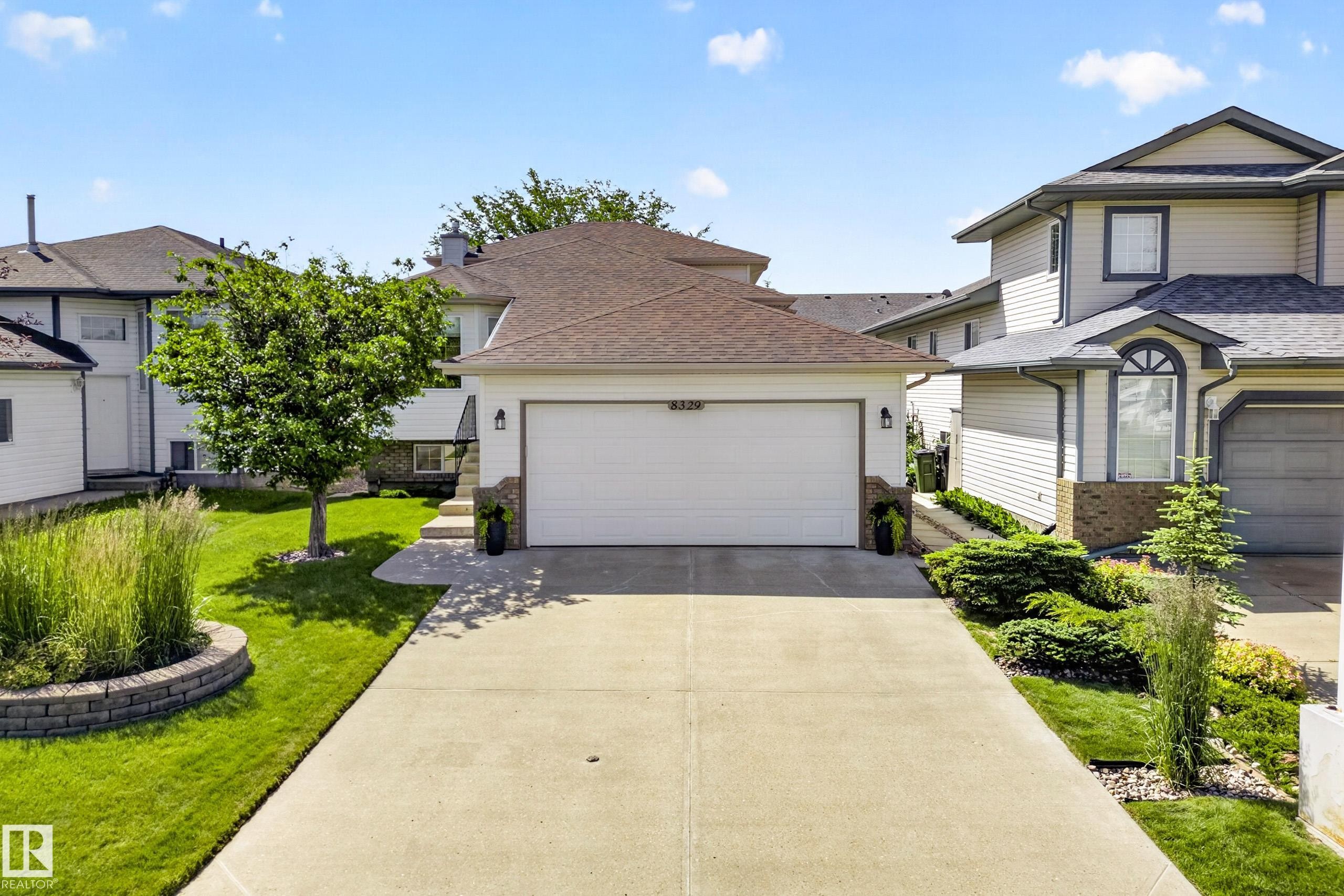 8329 171A Avenue Nw, Edmonton, AB