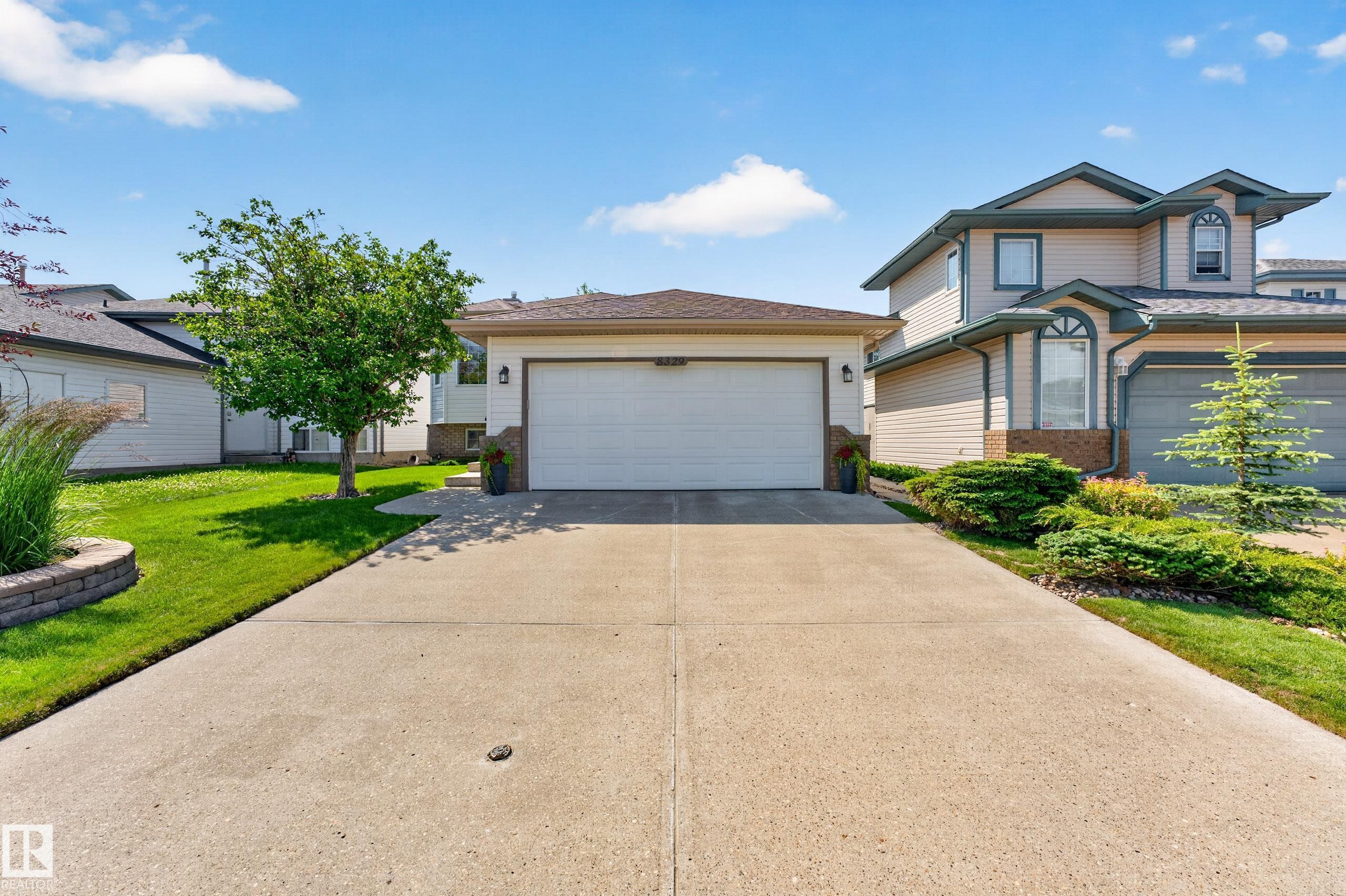8329 171A Avenue Nw, Edmonton, AB