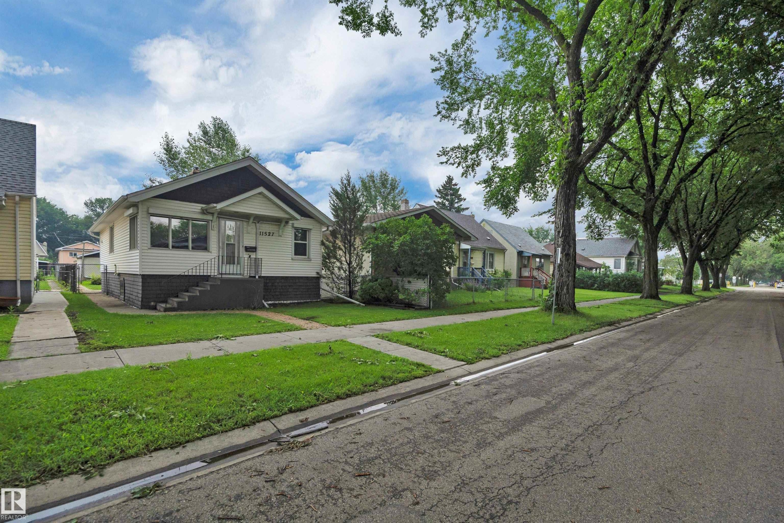 11527 88 Street Nw, Edmonton, AB - Outdoor
