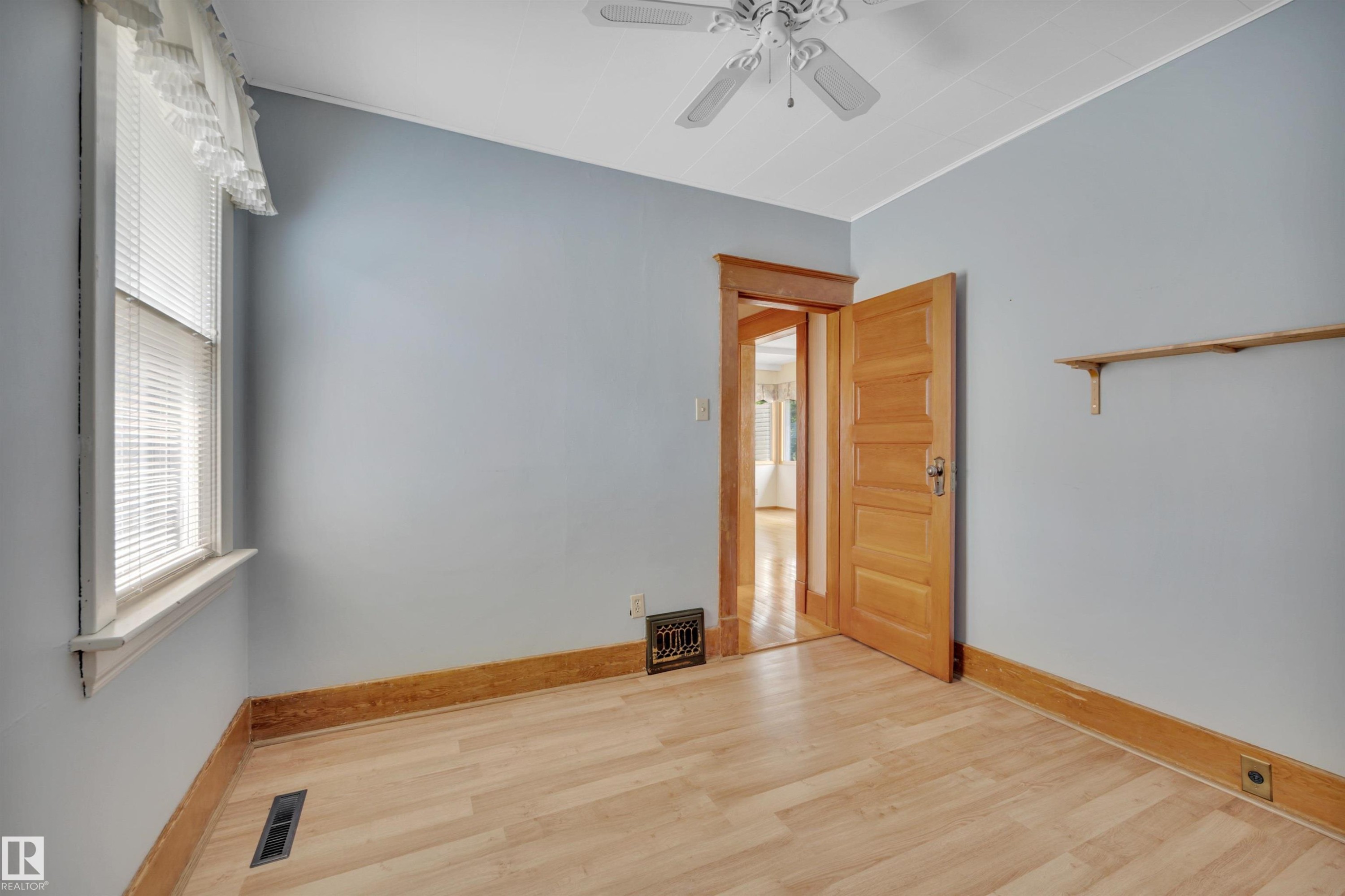 11527 88 Street Nw, Edmonton, AB - Indoor Photo Showing Other Room