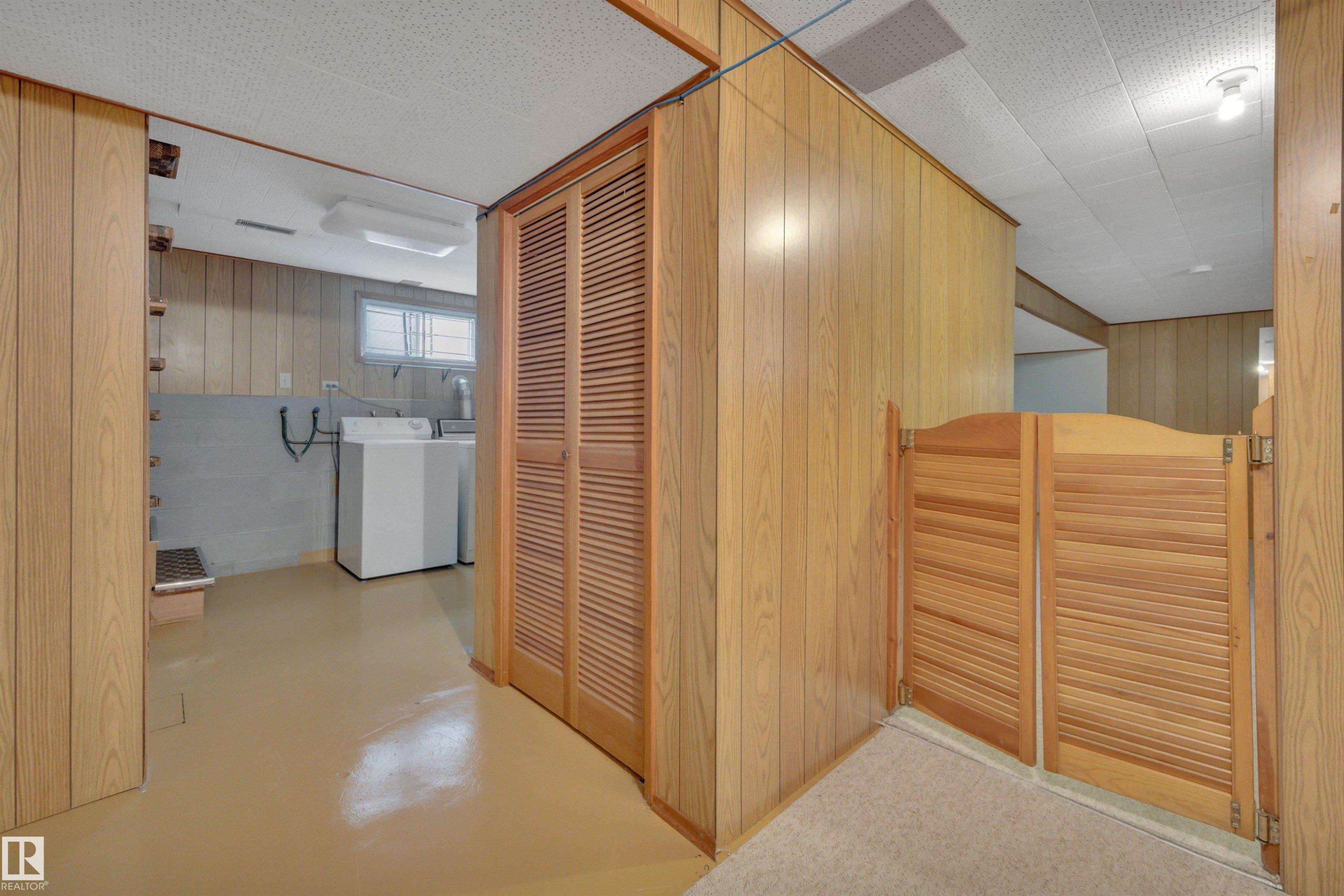 11527 88 Street Nw, Edmonton, AB - Indoor Photo Showing Other Room