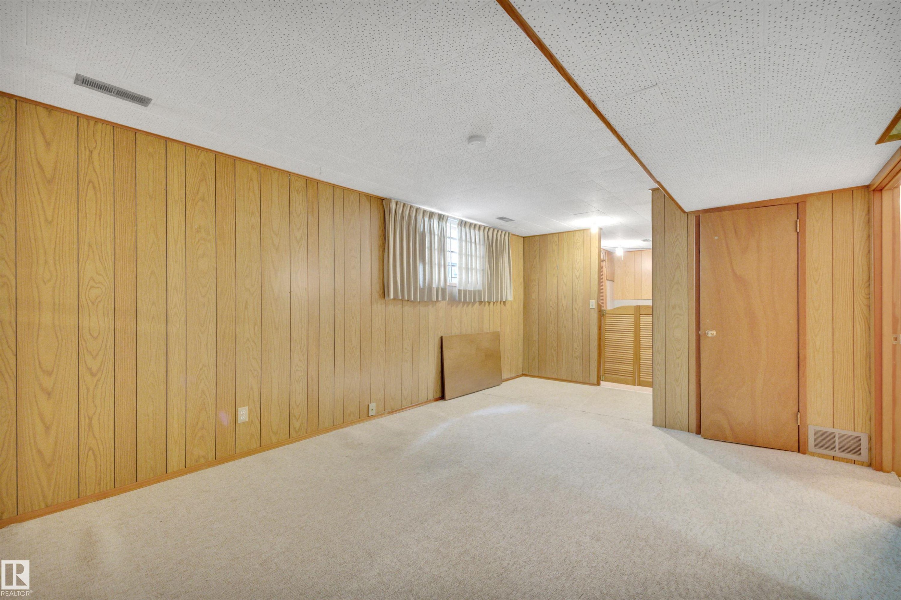11527 88 Street Nw, Edmonton, AB - Indoor Photo Showing Other Room