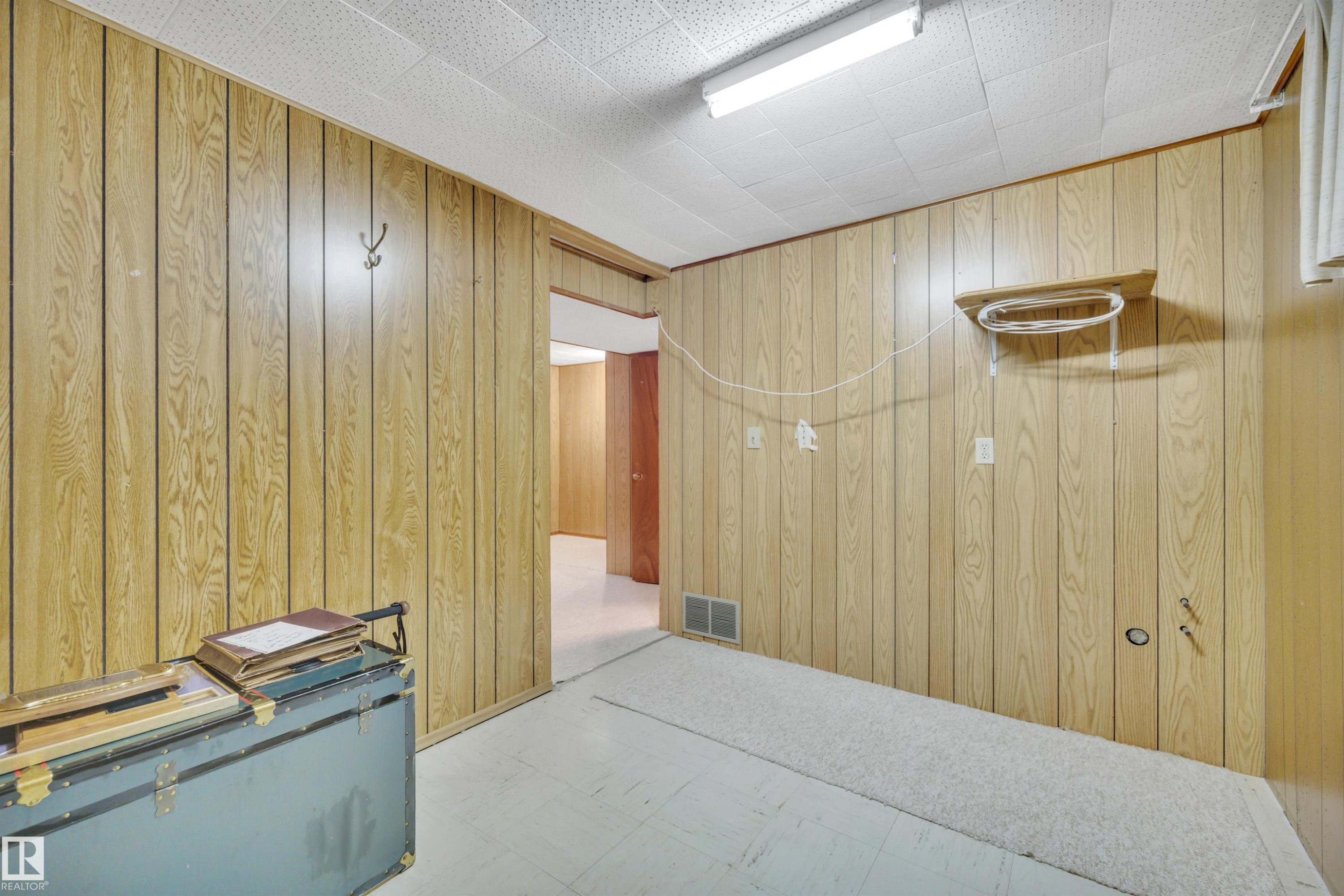 11527 88 Street Nw, Edmonton, AB - Indoor Photo Showing Other Room