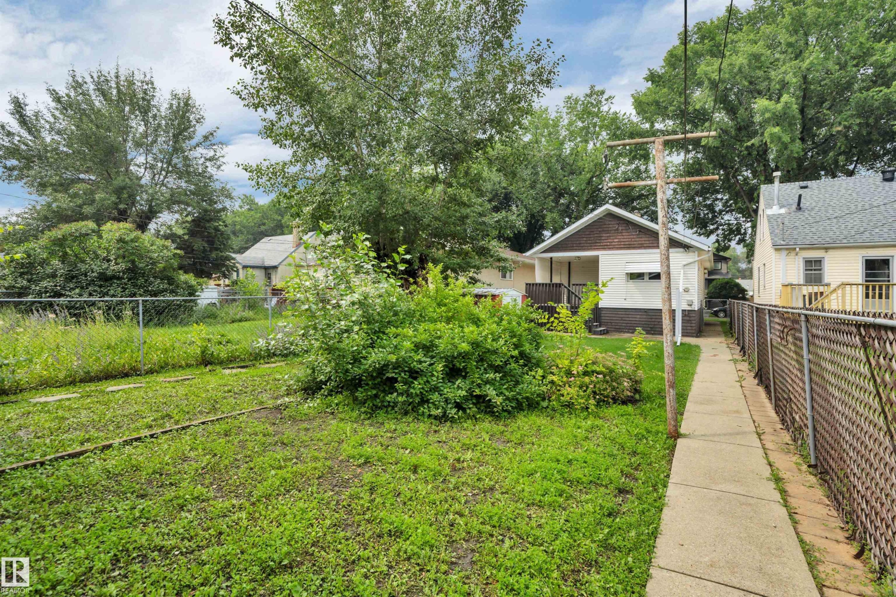 11527 88 Street Nw, Edmonton, AB - Outdoor
