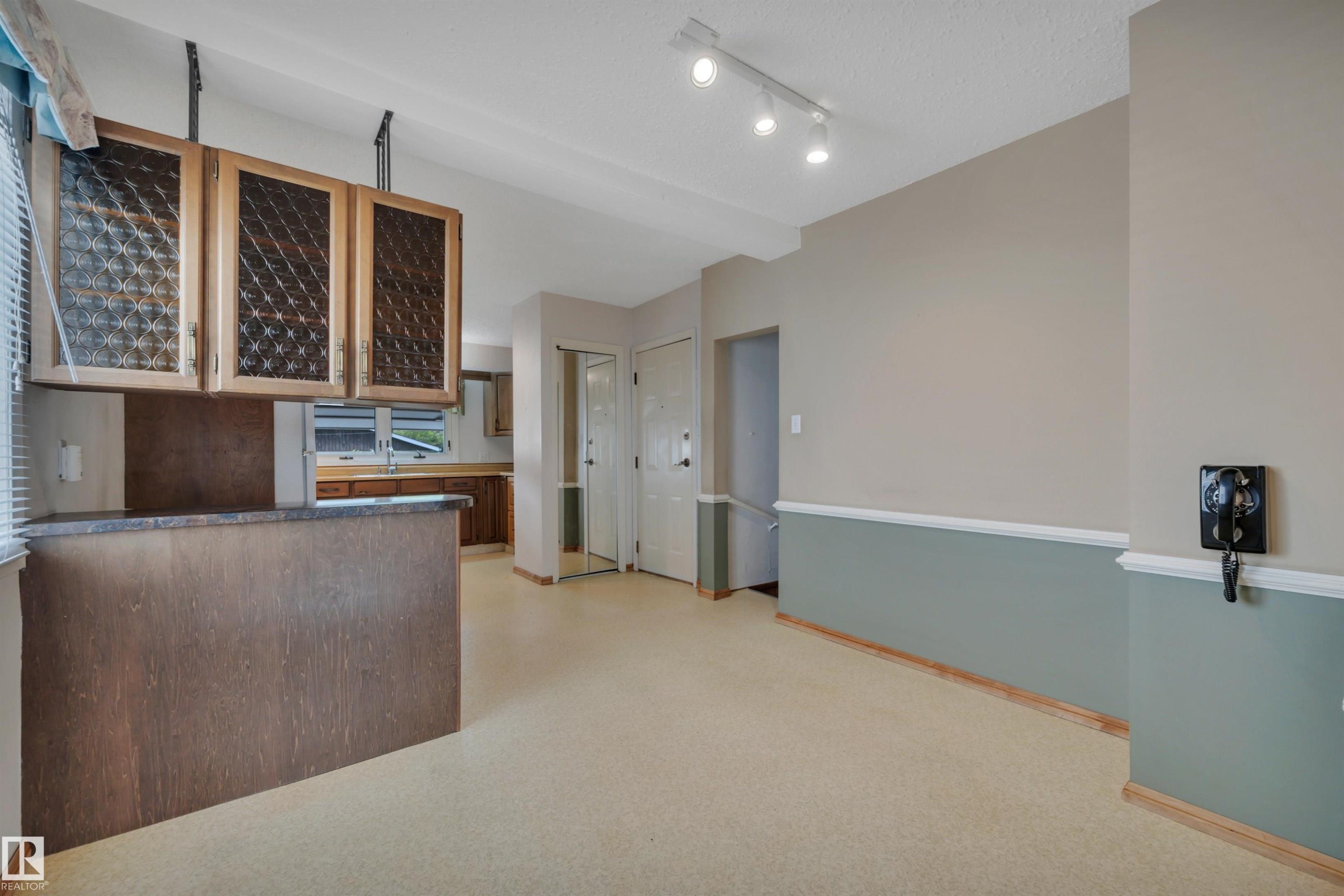 11527 88 Street Nw, Edmonton, AB - Indoor Photo Showing Other Room