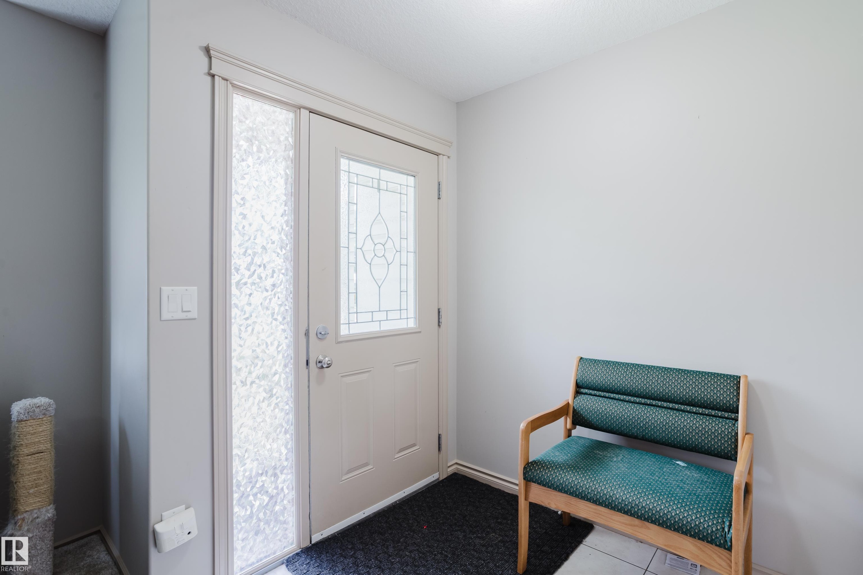 Entry door with leaded glass insert and frosted glass sidelight - 10334 161 Street Nw, Edmonton, AB
