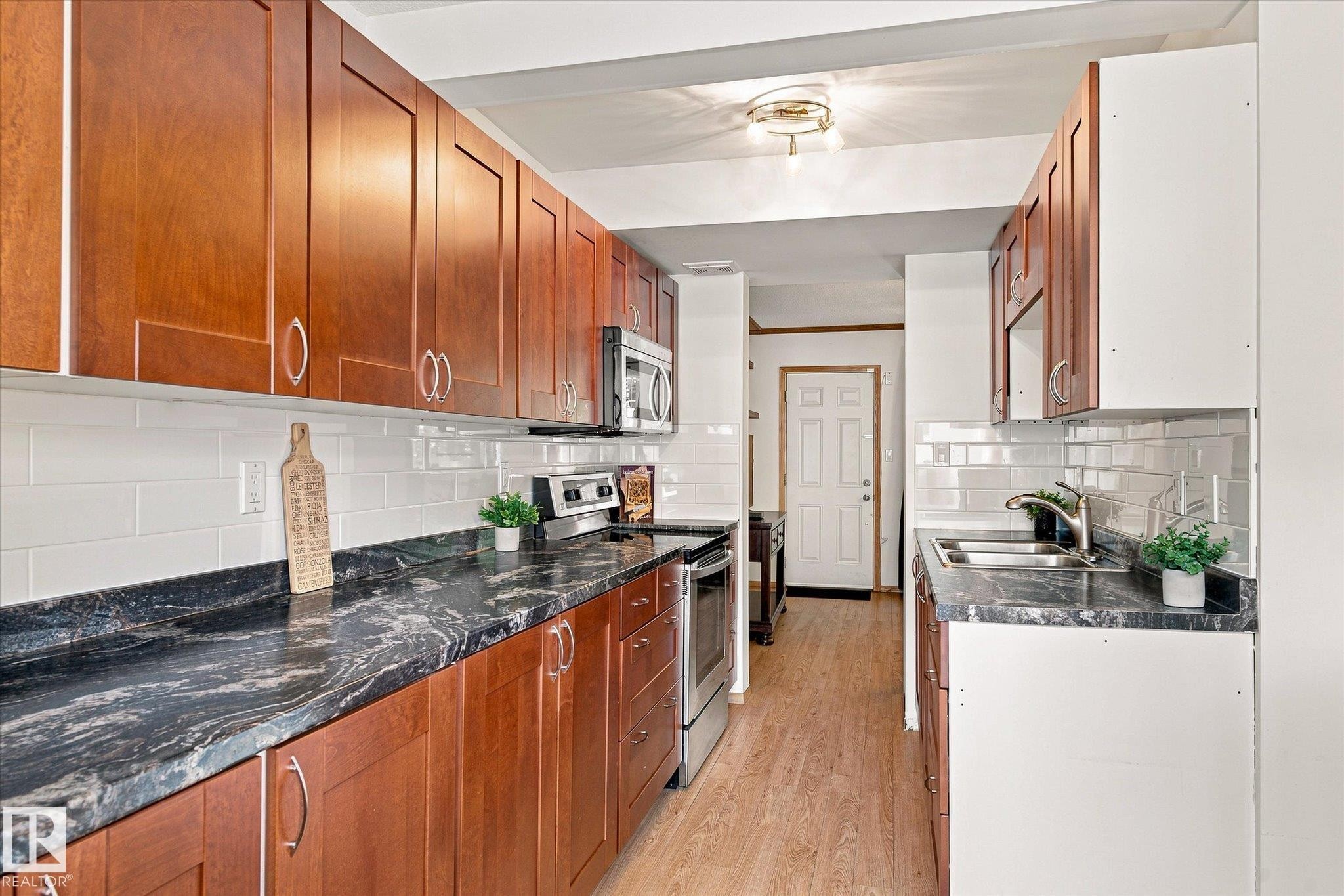790 Abbottsfield Road Nw, Edmonton, AB