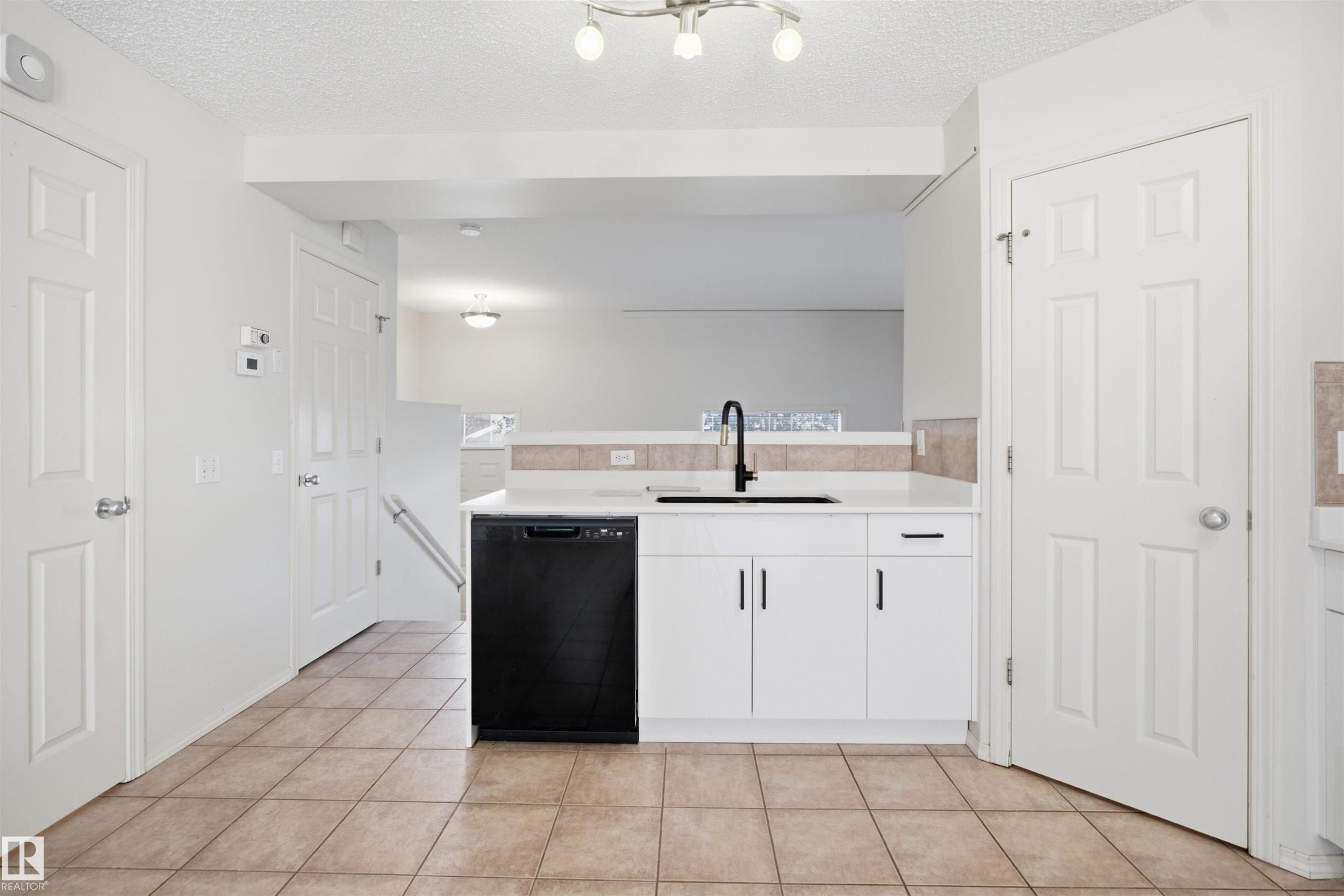#84 8304 11 Av Sw, Edmonton, AB