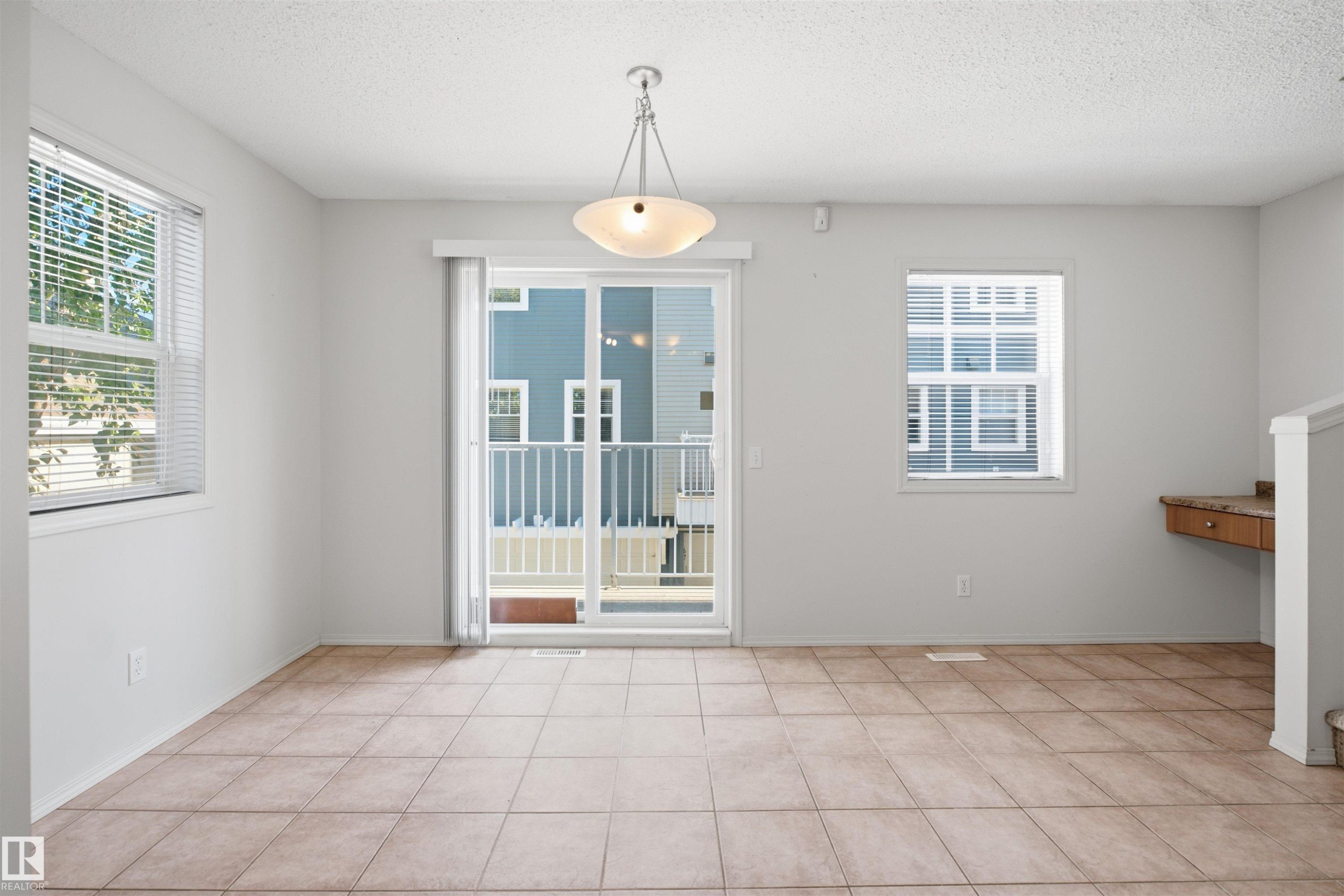#84 8304 11 Av Sw, Edmonton, AB