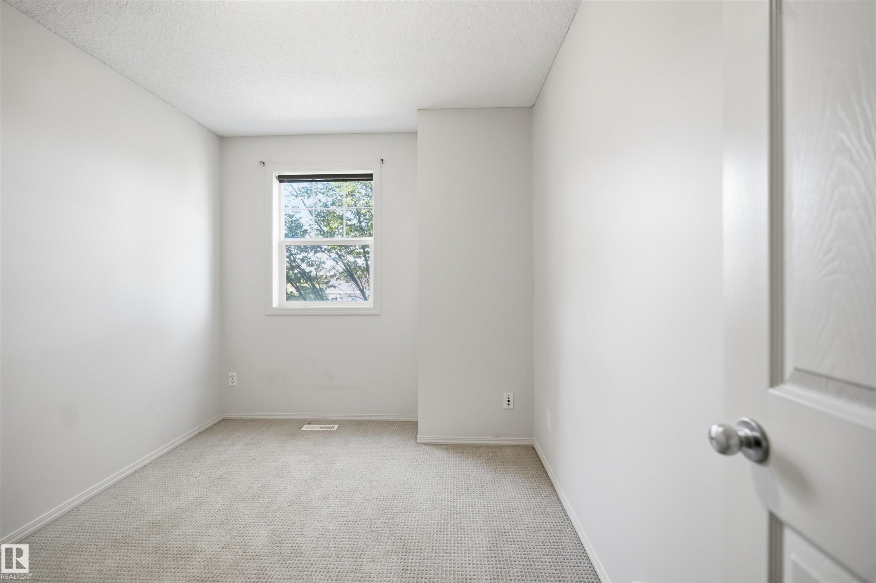 #84 8304 11 Av Sw, Edmonton, AB