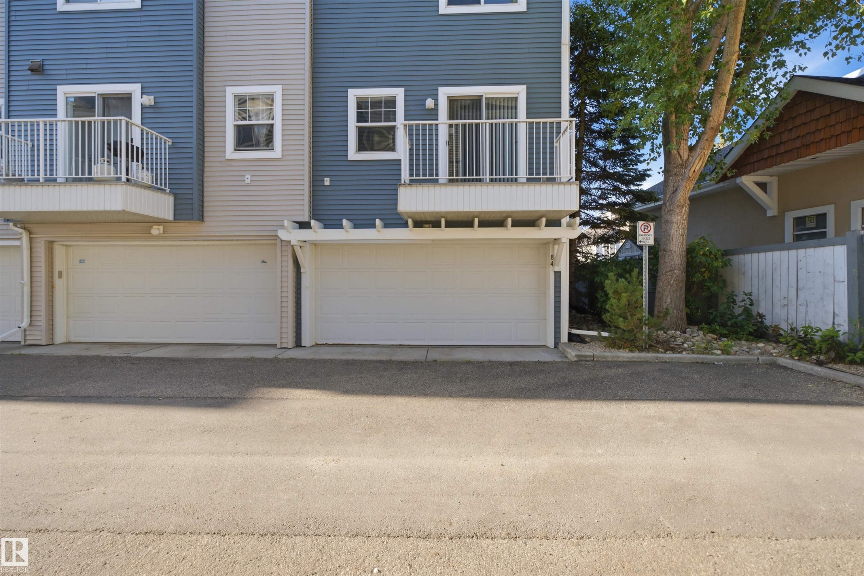 #84 8304 11 Av Sw, Edmonton, AB