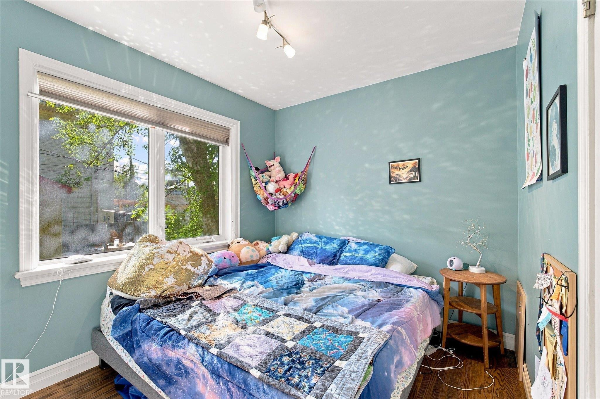 Wood-finish flooring with light blue wall tones - 10943 72 Avenue Nw, Edmonton, AB