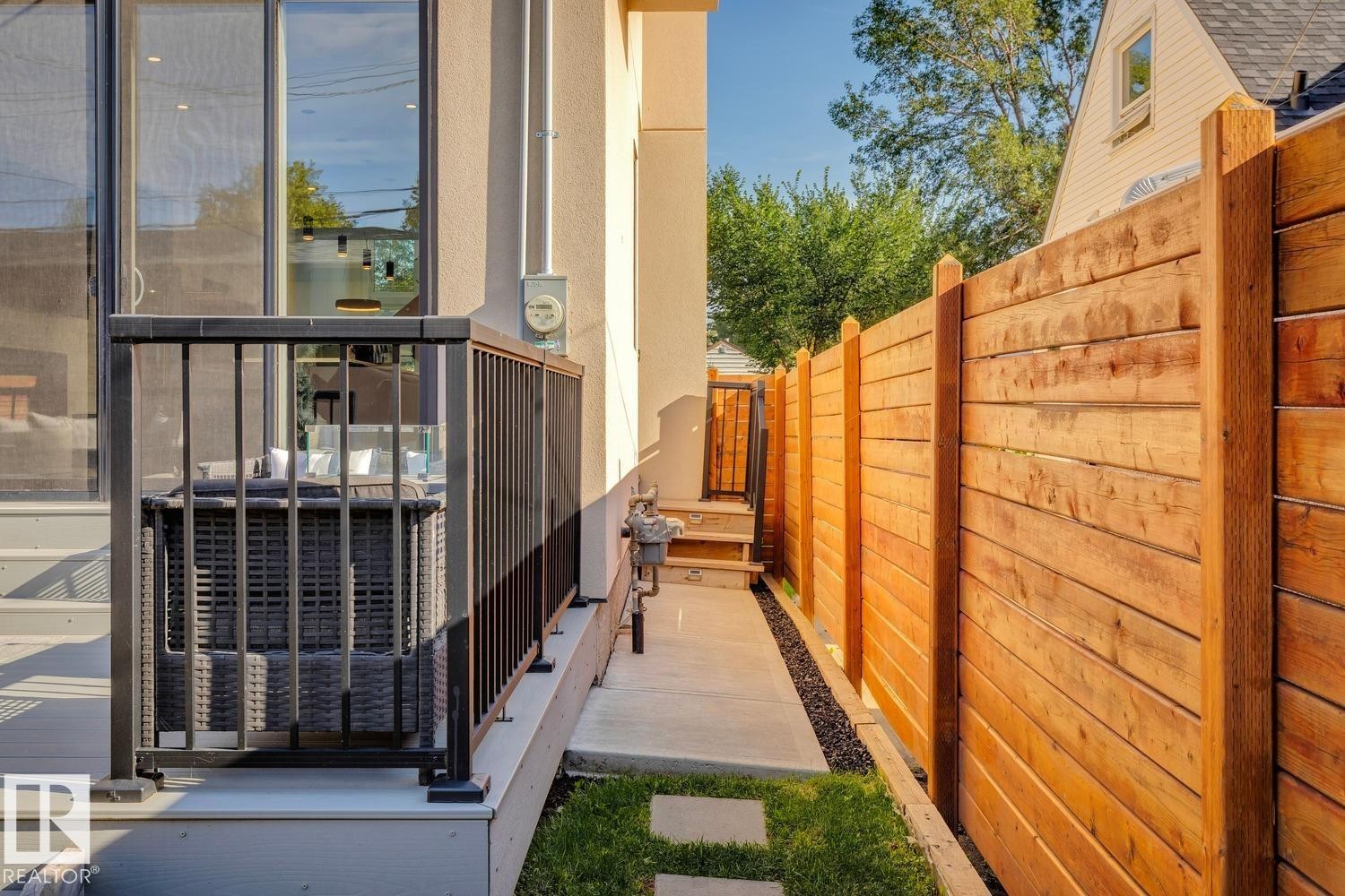 9323 75 Avenue Nw, Edmonton, AB