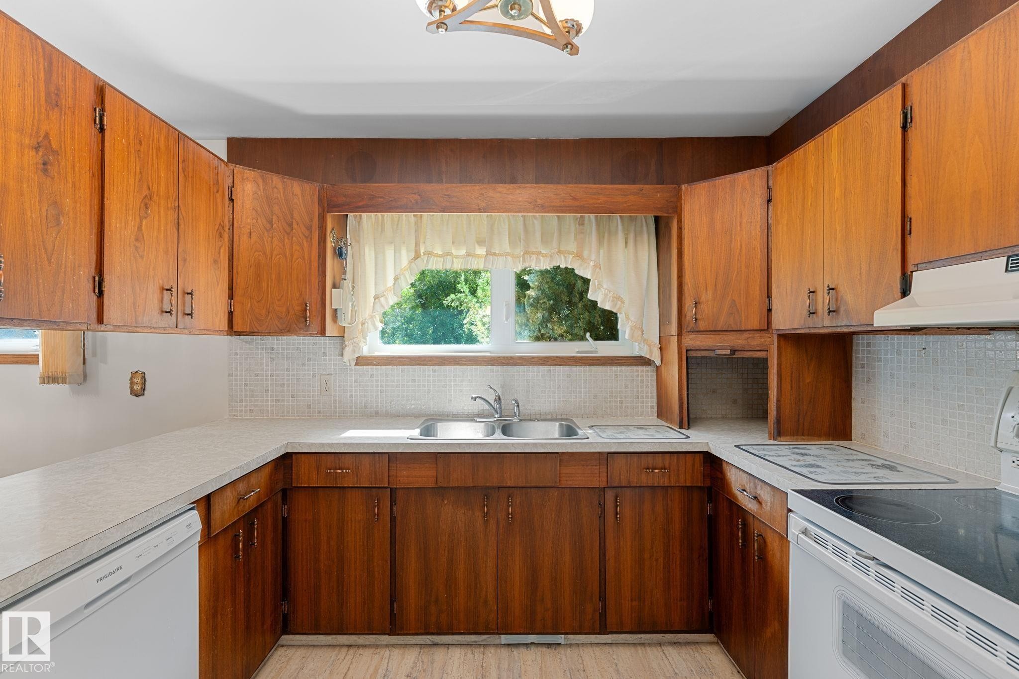 5020 53 Avenue, Onoway, AB