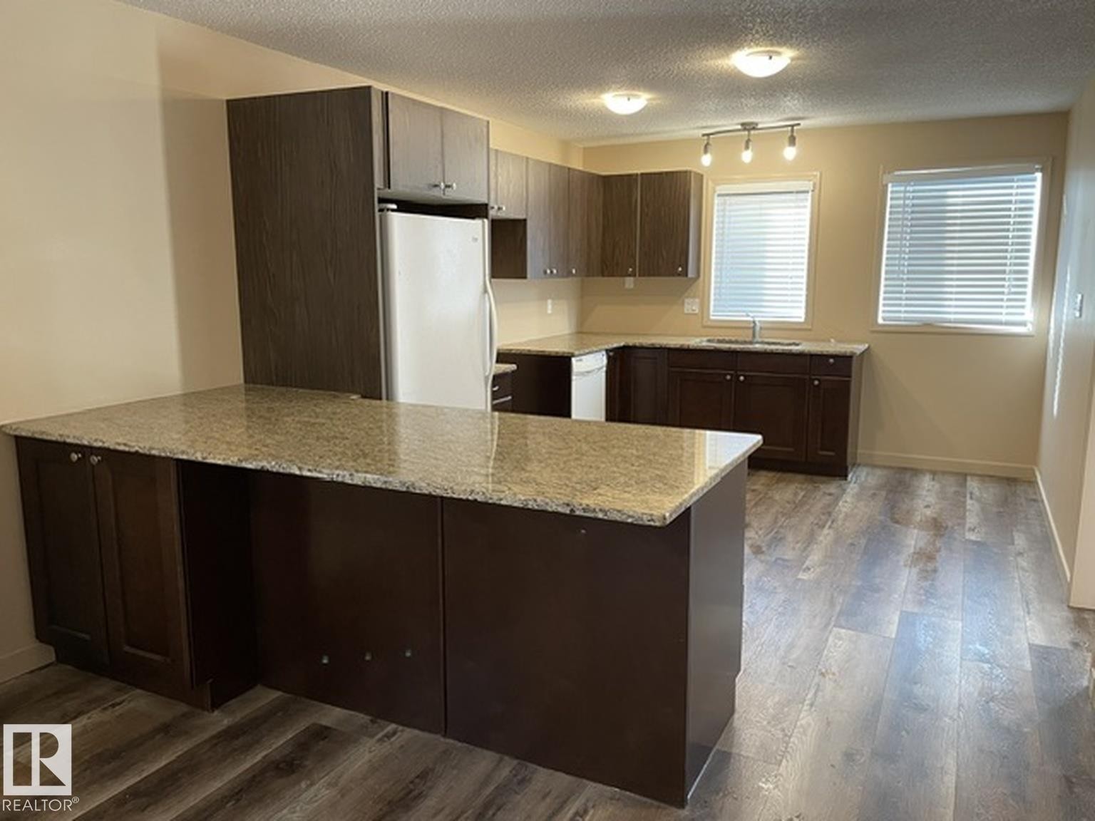 7712 110 Street Nw, Edmonton, AB - Indoor Photo Showing Kitchen