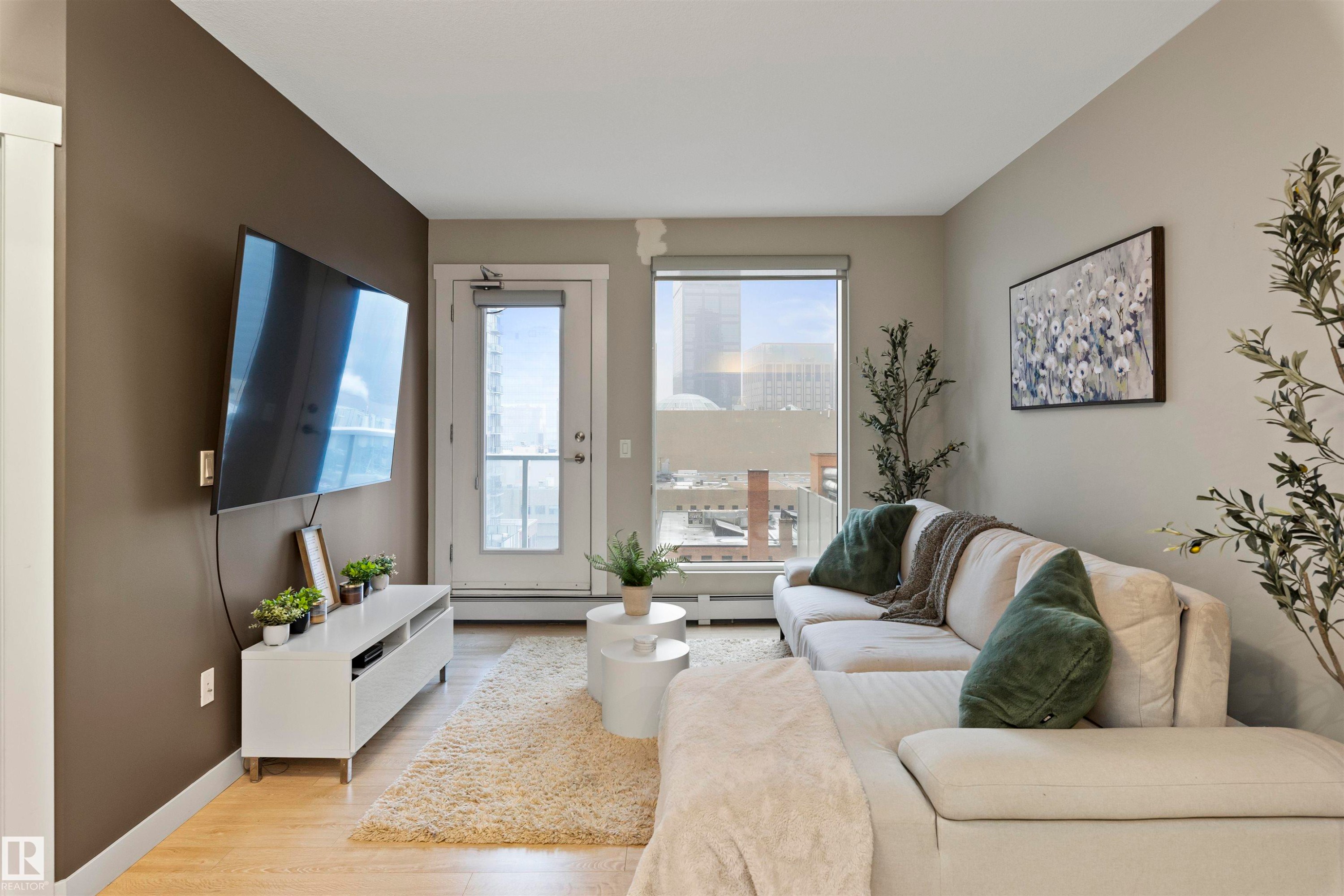 #905 10226 104 St Nw, Edmonton, AB