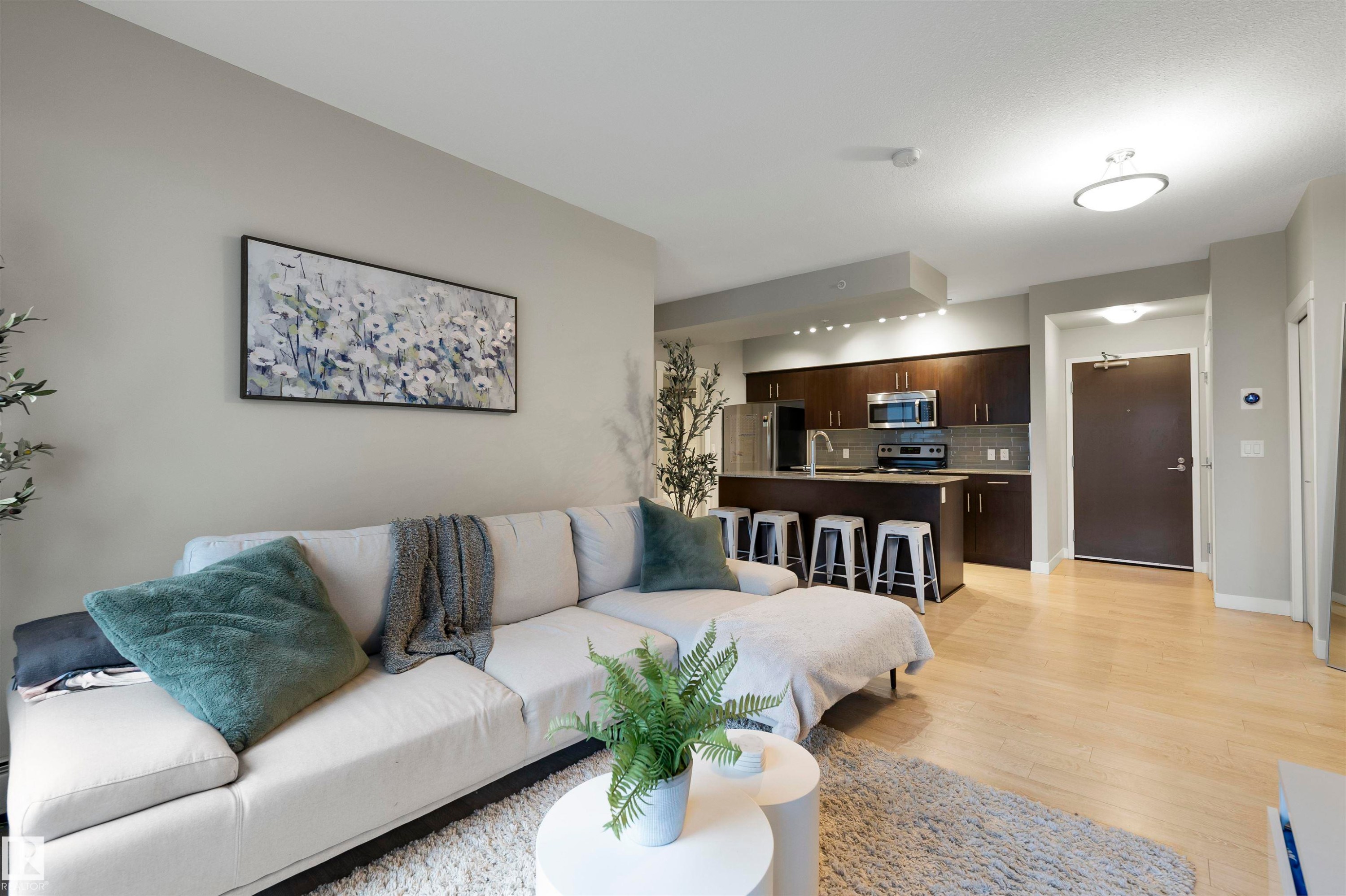 #905 10226 104 St Nw, Edmonton, AB