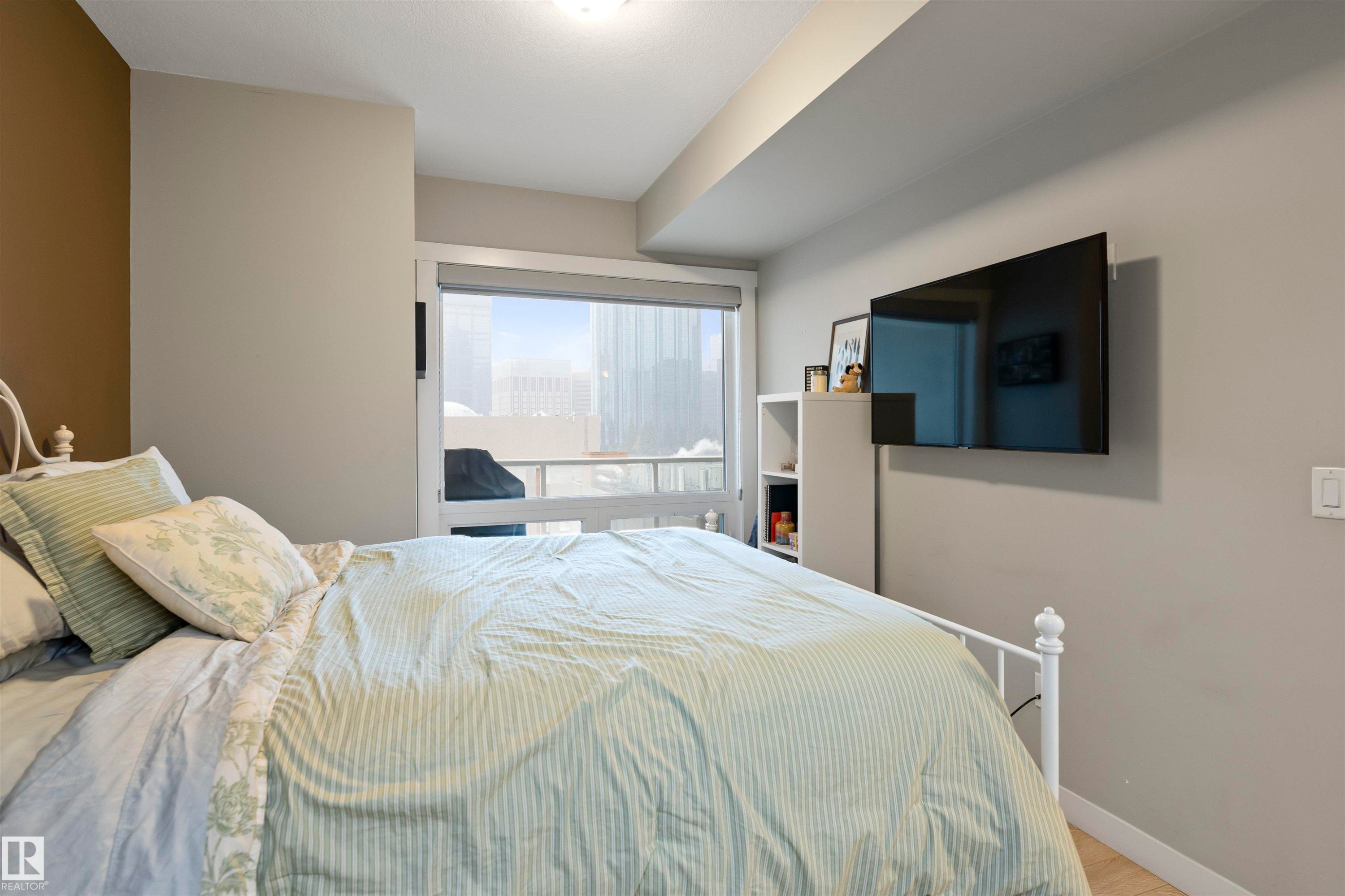 #905 10226 104 St Nw, Edmonton, AB