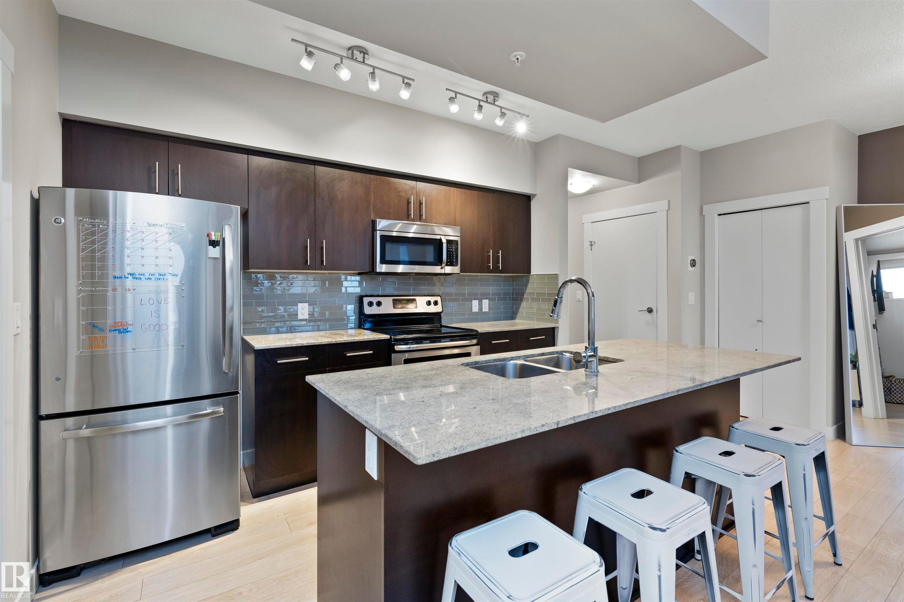 #905 10226 104 St Nw, Edmonton, AB