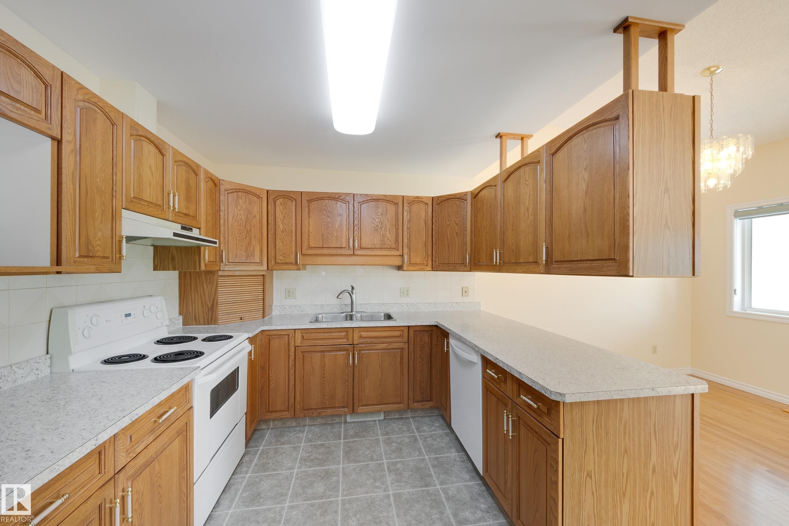 #6 9704 165 St Nw, Edmonton, AB