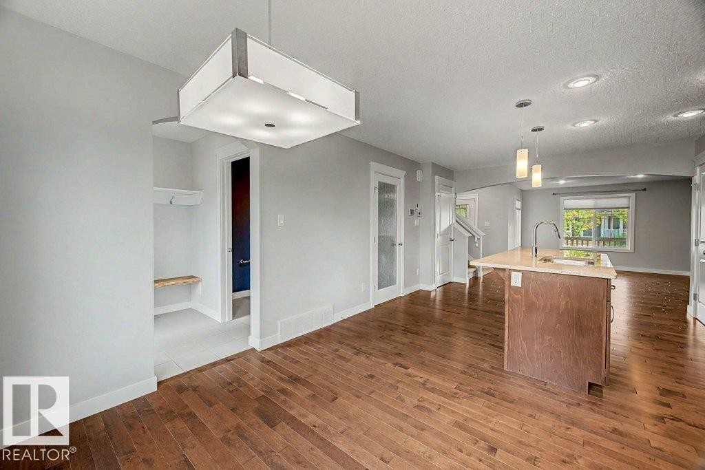5214 Admiral Walter Hose Street Nw, Edmonton, AB
