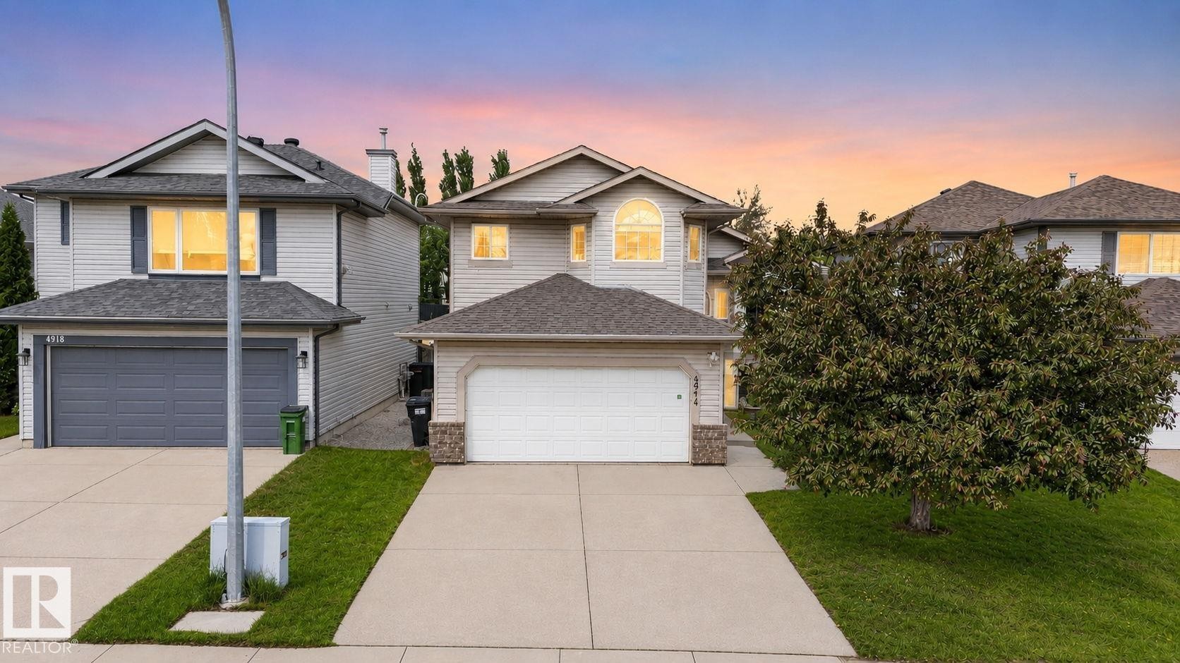 4914 152A Avenue Nw, Edmonton, AB - Outdoor With Facade