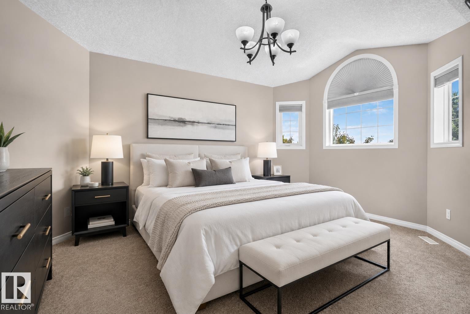 4914 152A Avenue Nw, Edmonton, AB - Indoor Photo Showing Bedroom