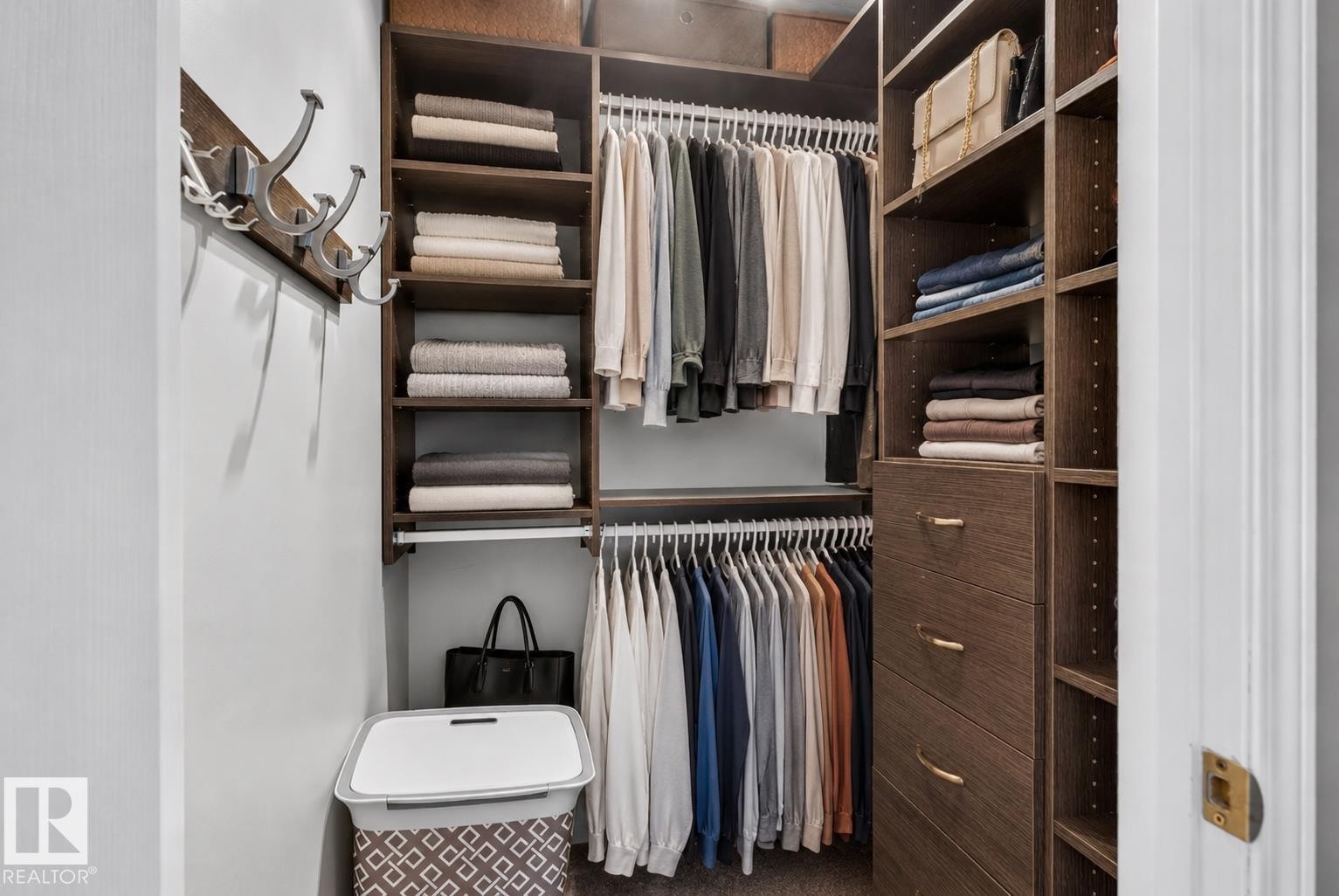 4914 152A Avenue Nw, Edmonton, AB - Indoor With Storage