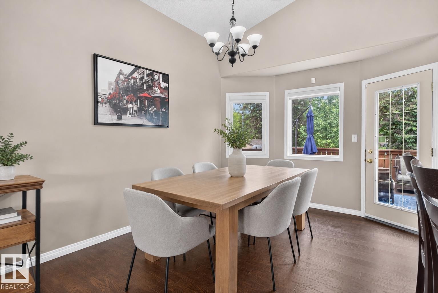 4914 152A Avenue Nw, Edmonton, AB - Indoor Photo Showing Dining Room