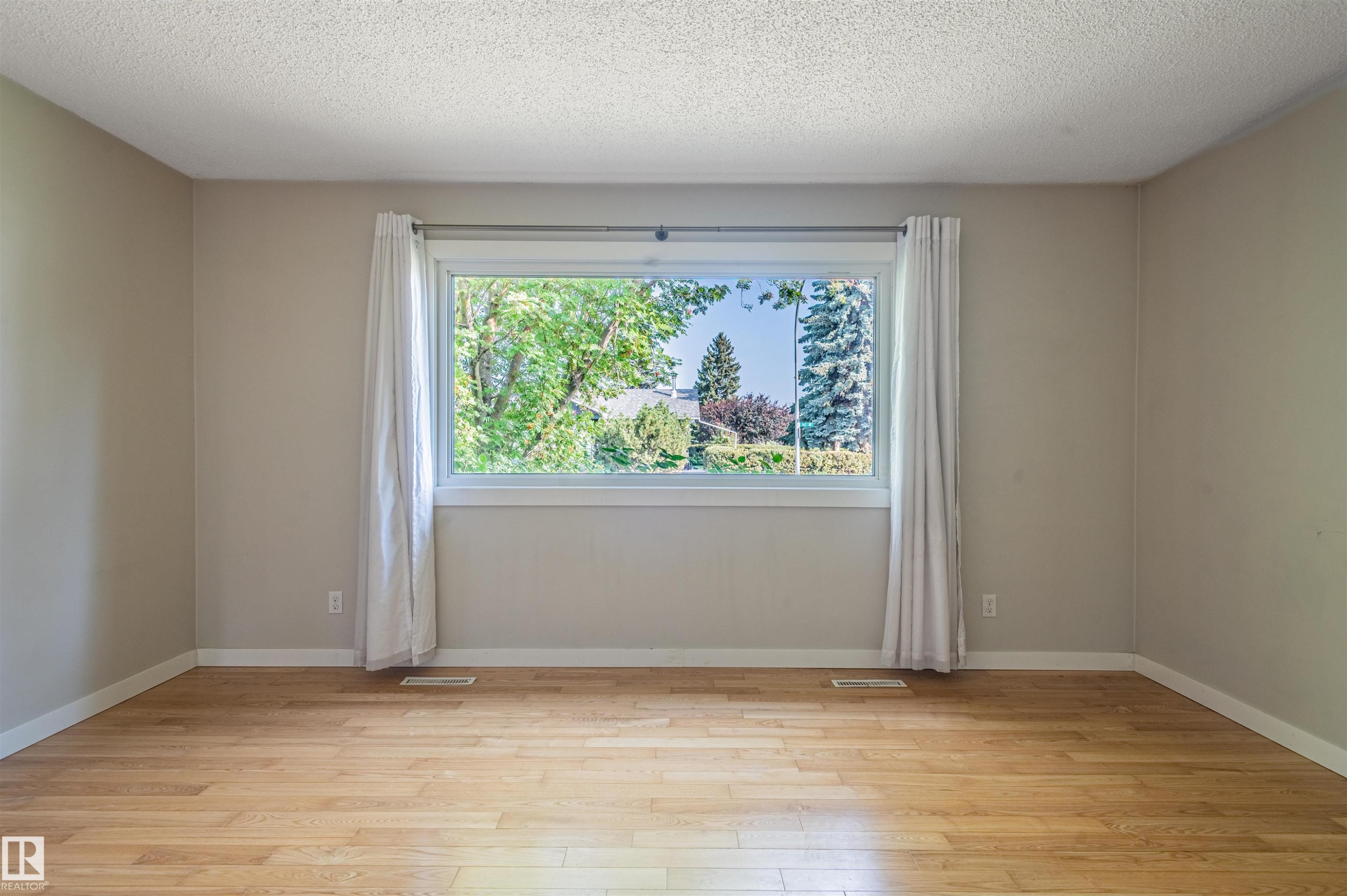 5207 103 Avenue Nw, Edmonton, AB
