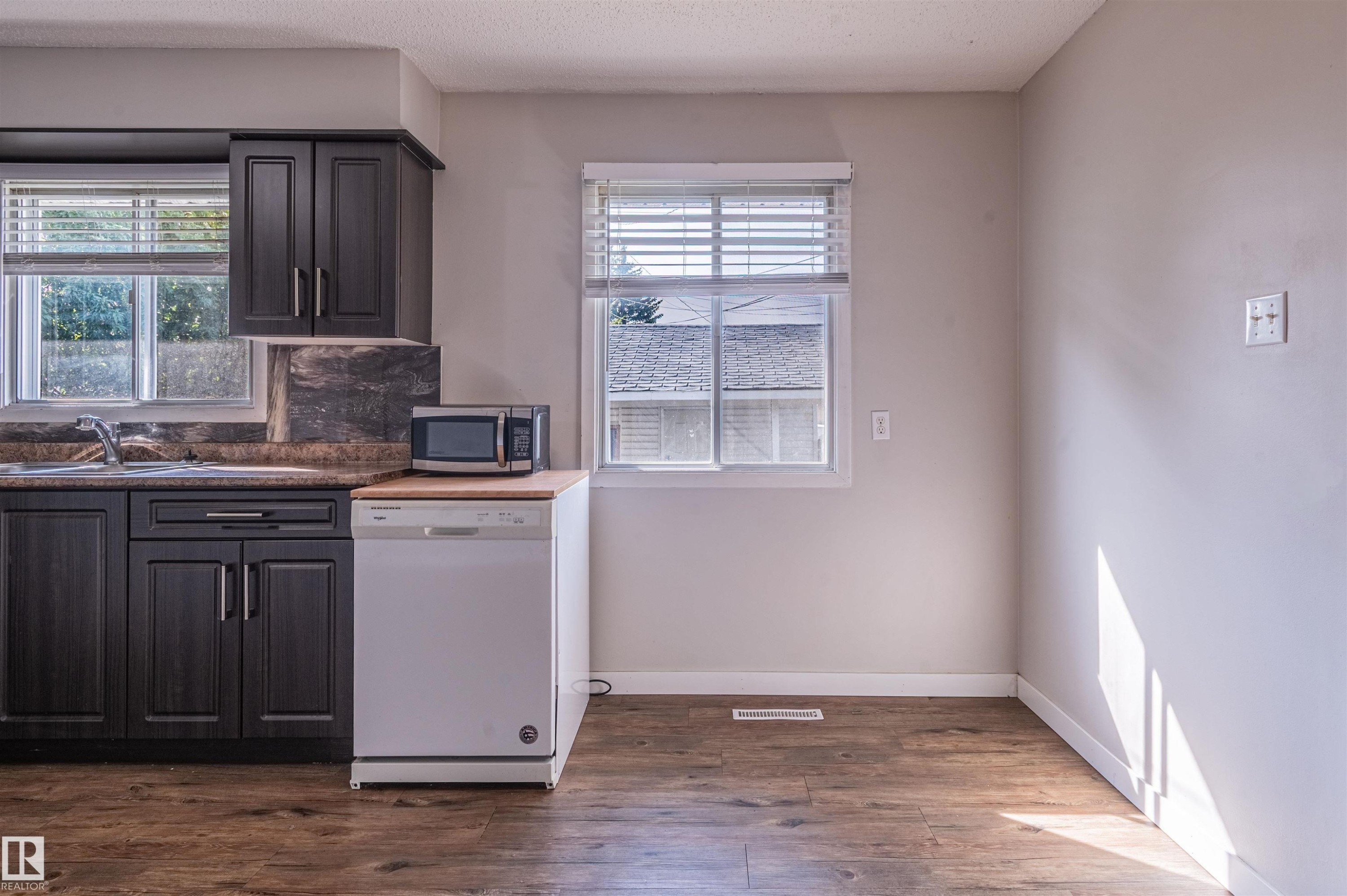 5207 103 Avenue Nw, Edmonton, AB