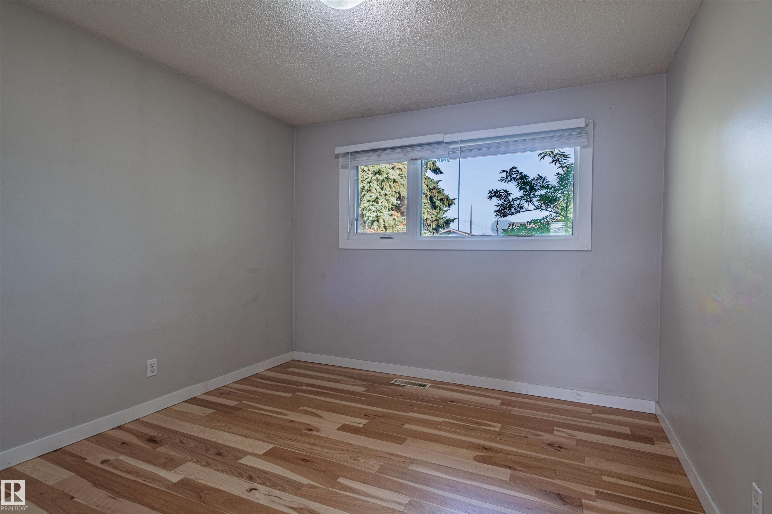 5207 103 Avenue Nw, Edmonton, AB