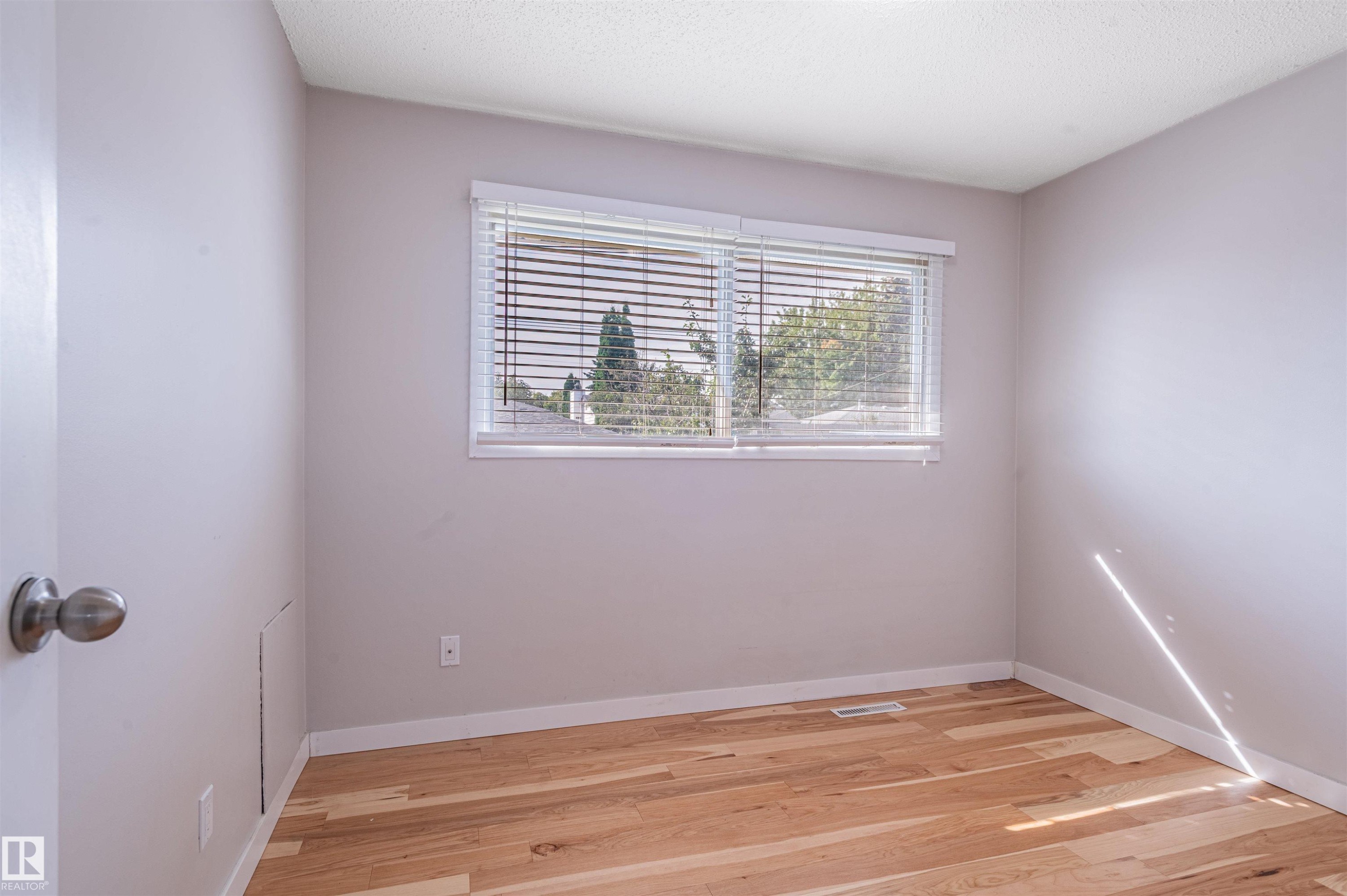 5207 103 Avenue Nw, Edmonton, AB