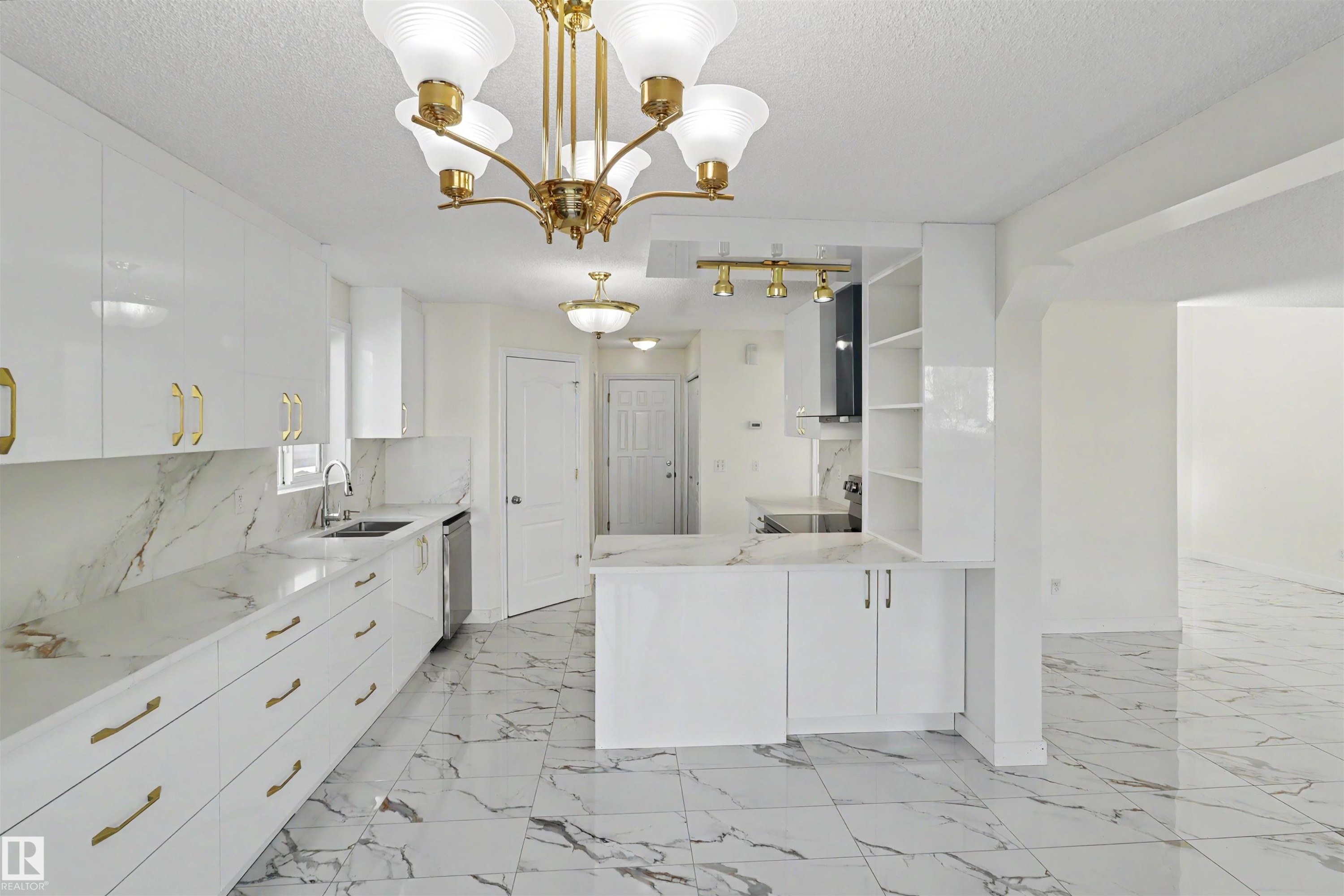 4712 201 St Nw, Edmonton, AB