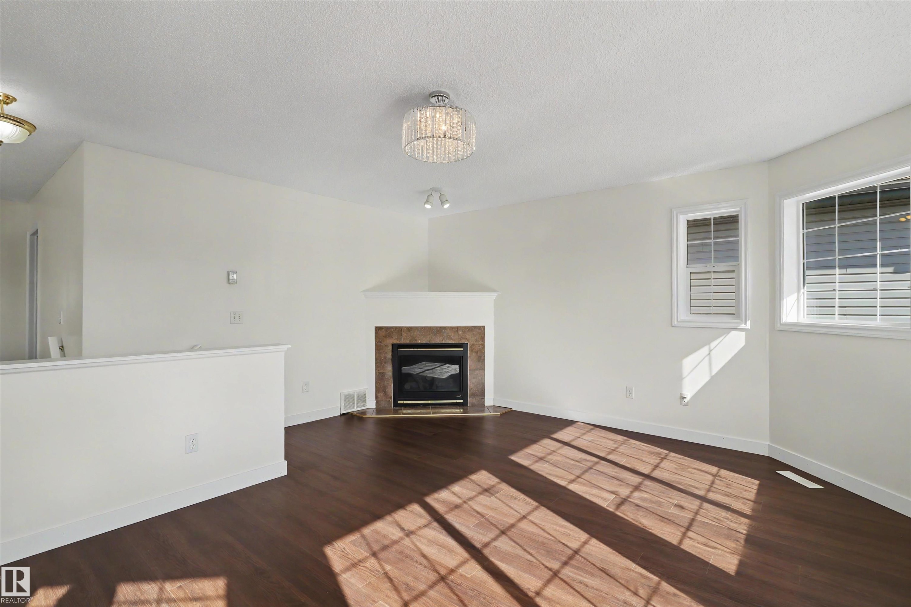 4712 201 St Nw, Edmonton, AB