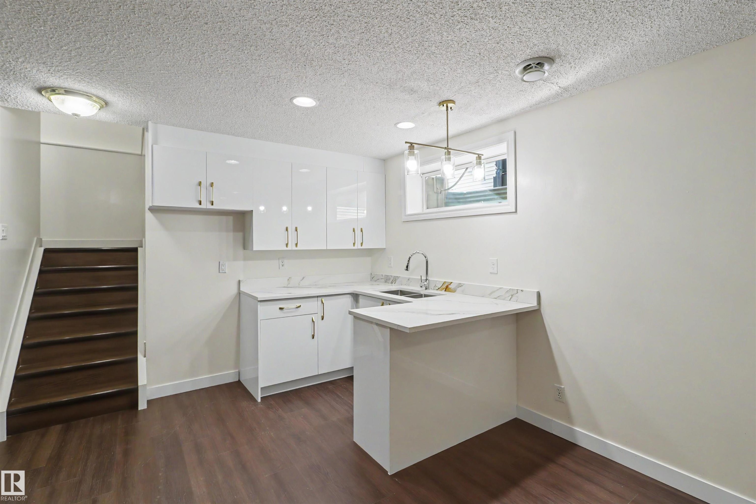 4712 201 St Nw, Edmonton, AB