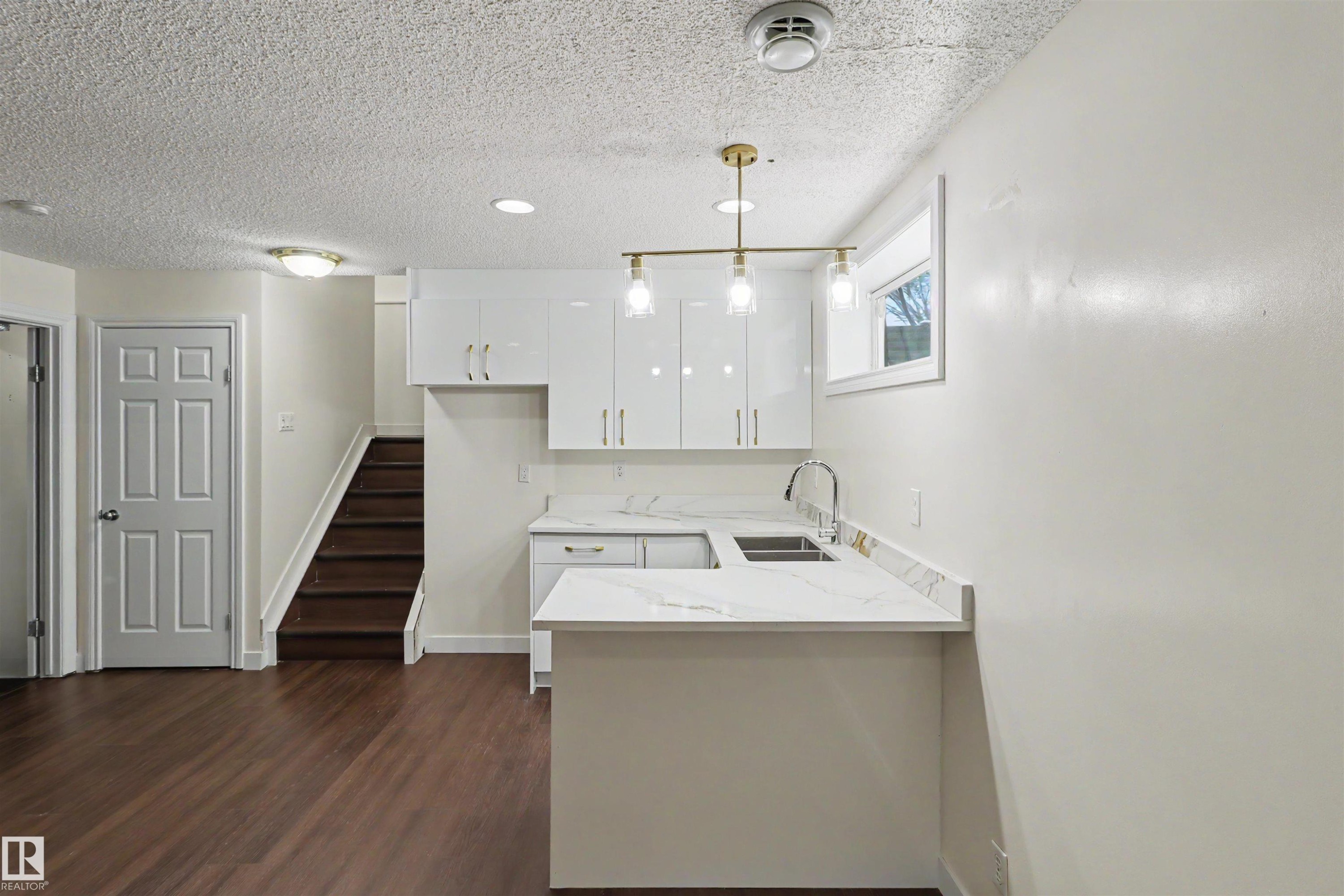 4712 201 St Nw, Edmonton, AB