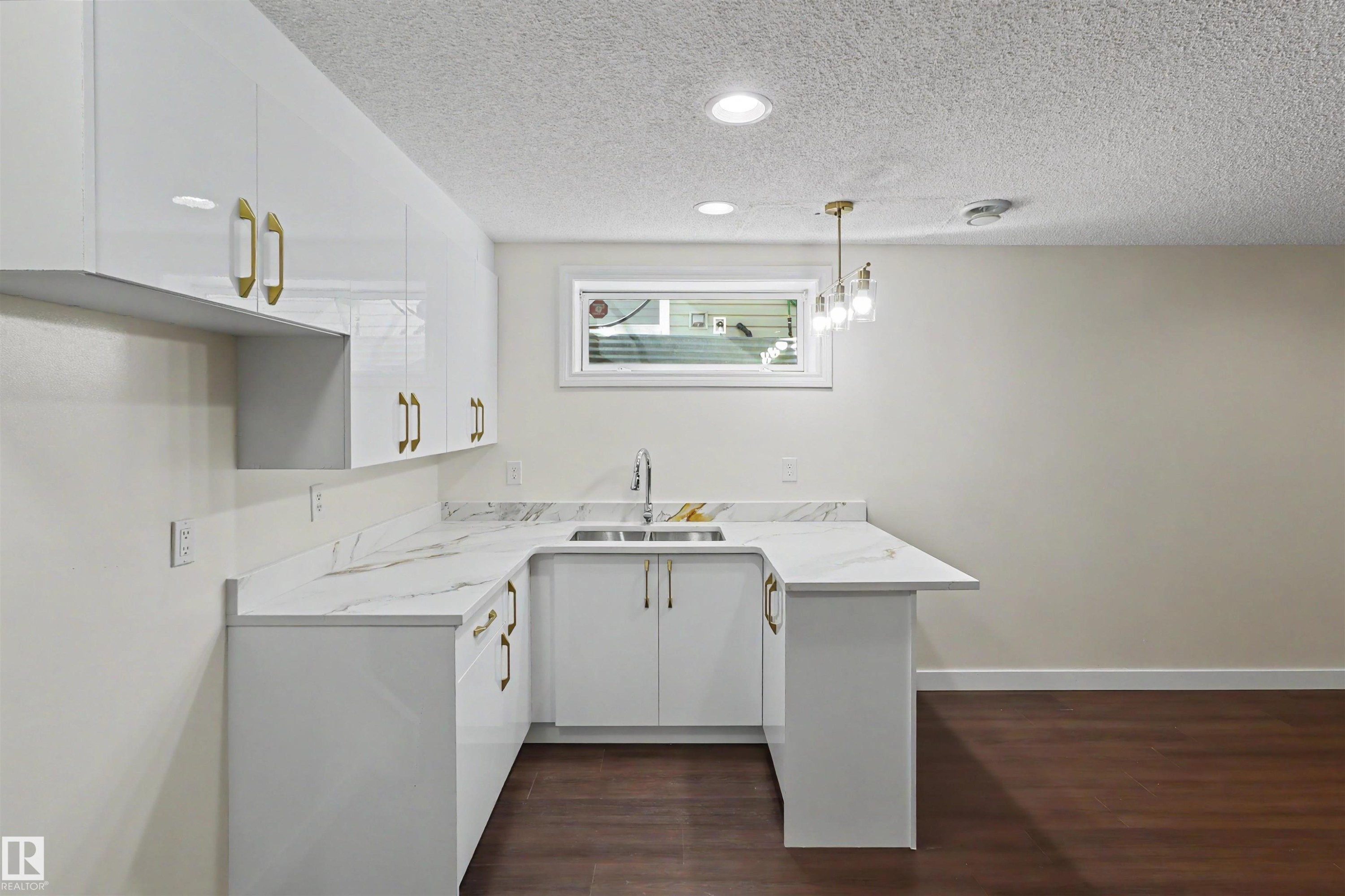 4712 201 St Nw, Edmonton, AB