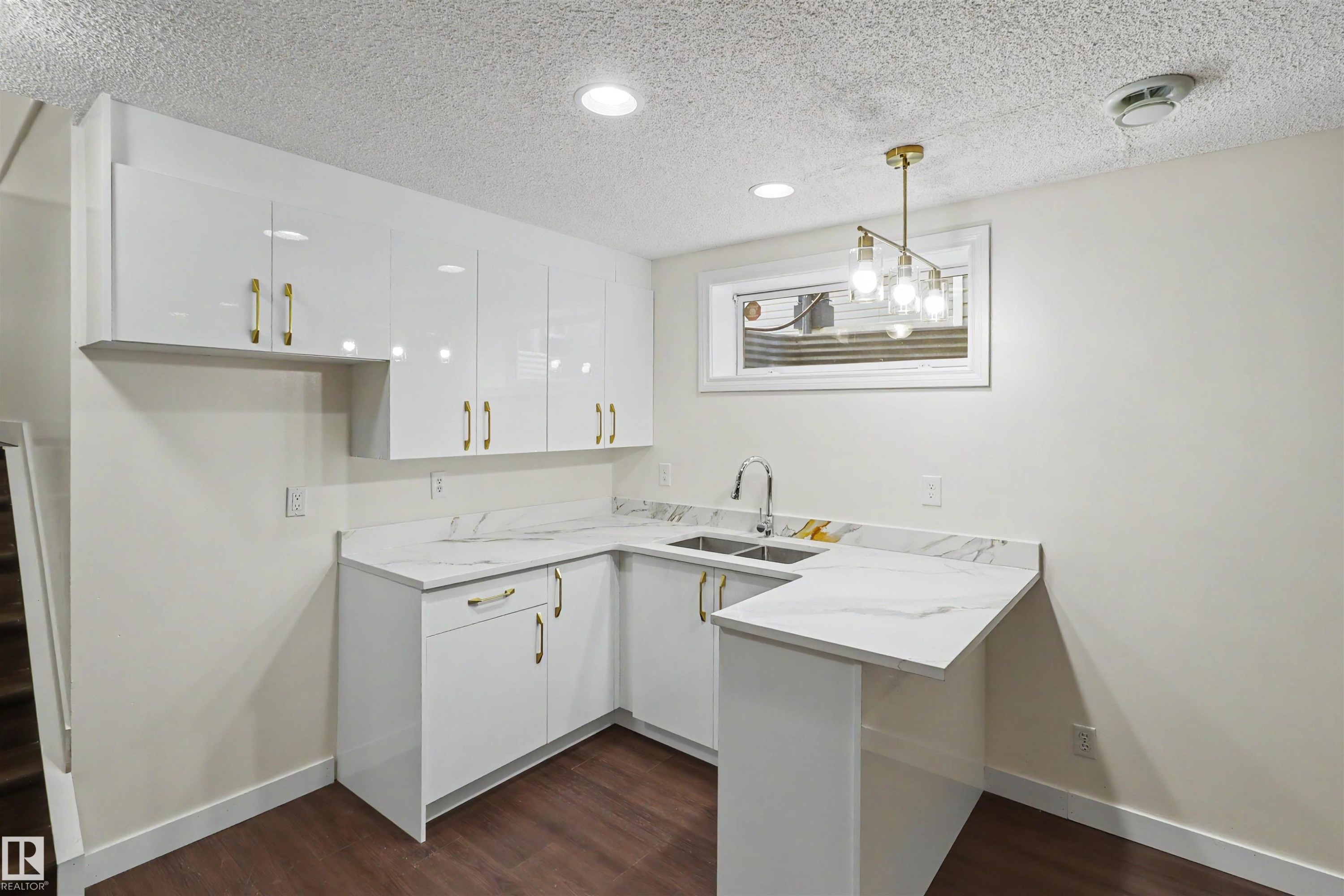 4712 201 St Nw, Edmonton, AB