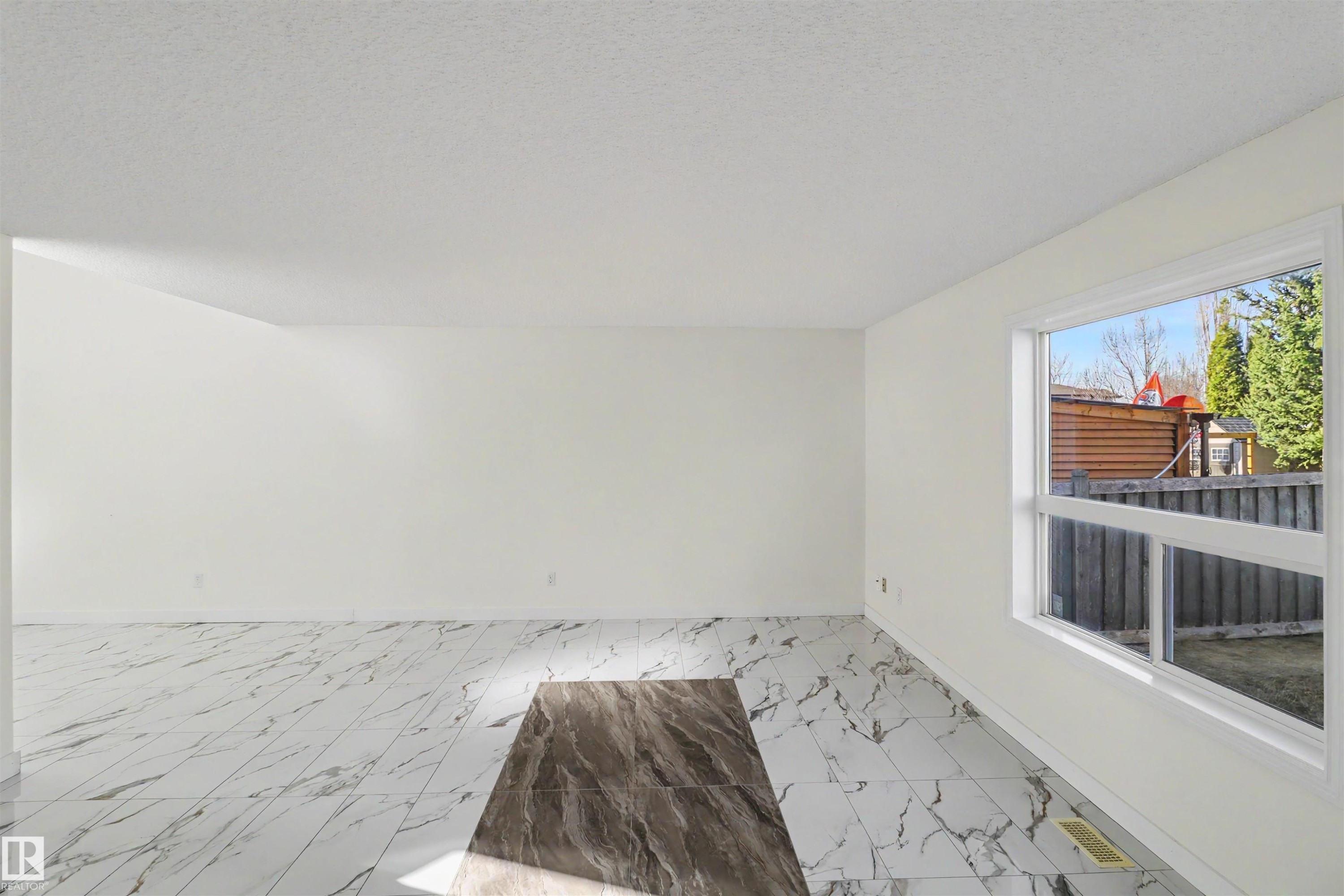 4712 201 St Nw, Edmonton, AB