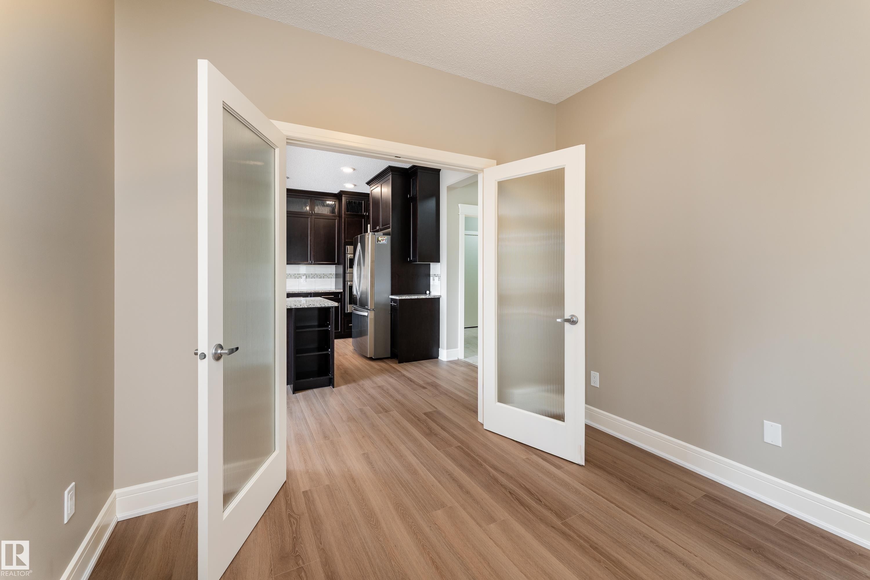 3301 Abbott Crescent Sw, Edmonton, AB - Indoor Photo Showing Other Room