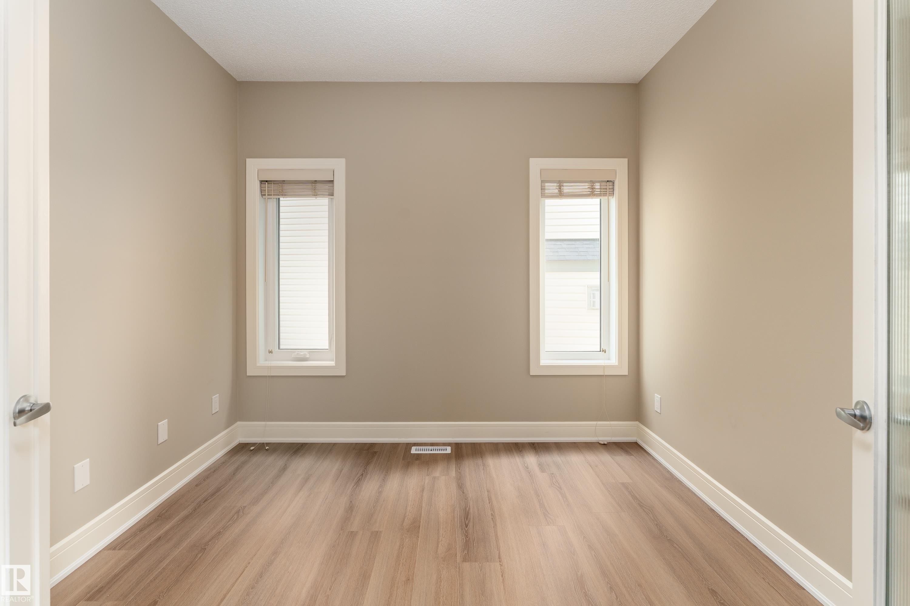 3301 Abbott Crescent Sw, Edmonton, AB - Indoor Photo Showing Other Room